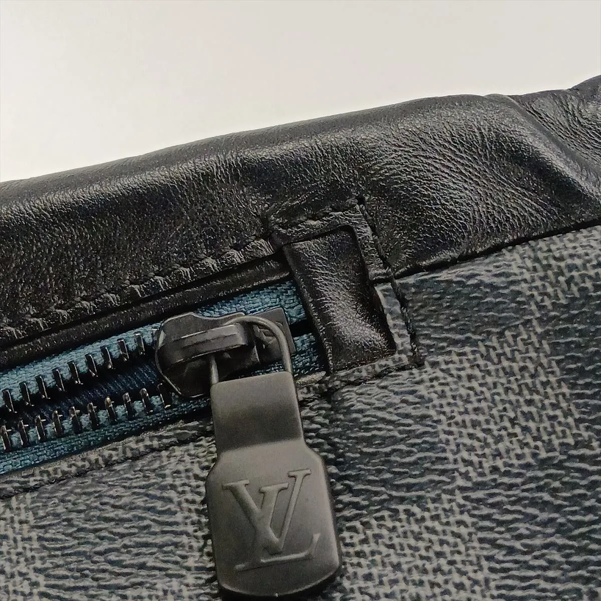 Damier Graphite Discovery Bum Bag N40187 CA4159 Black (RFID detected) — view 10