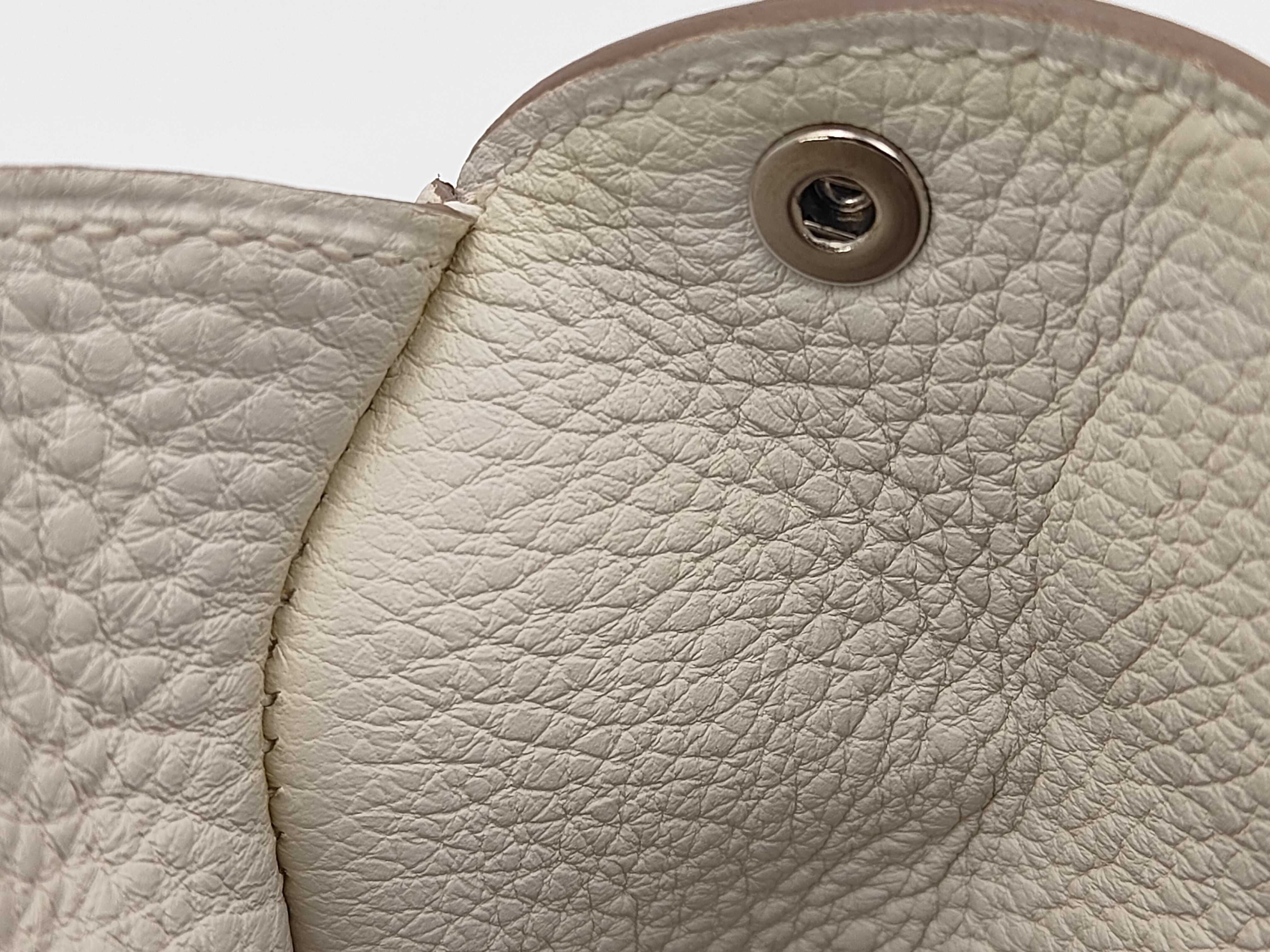 Vide Poche White Shoulder Bag with Silver Hardware and W Stamp — view 11