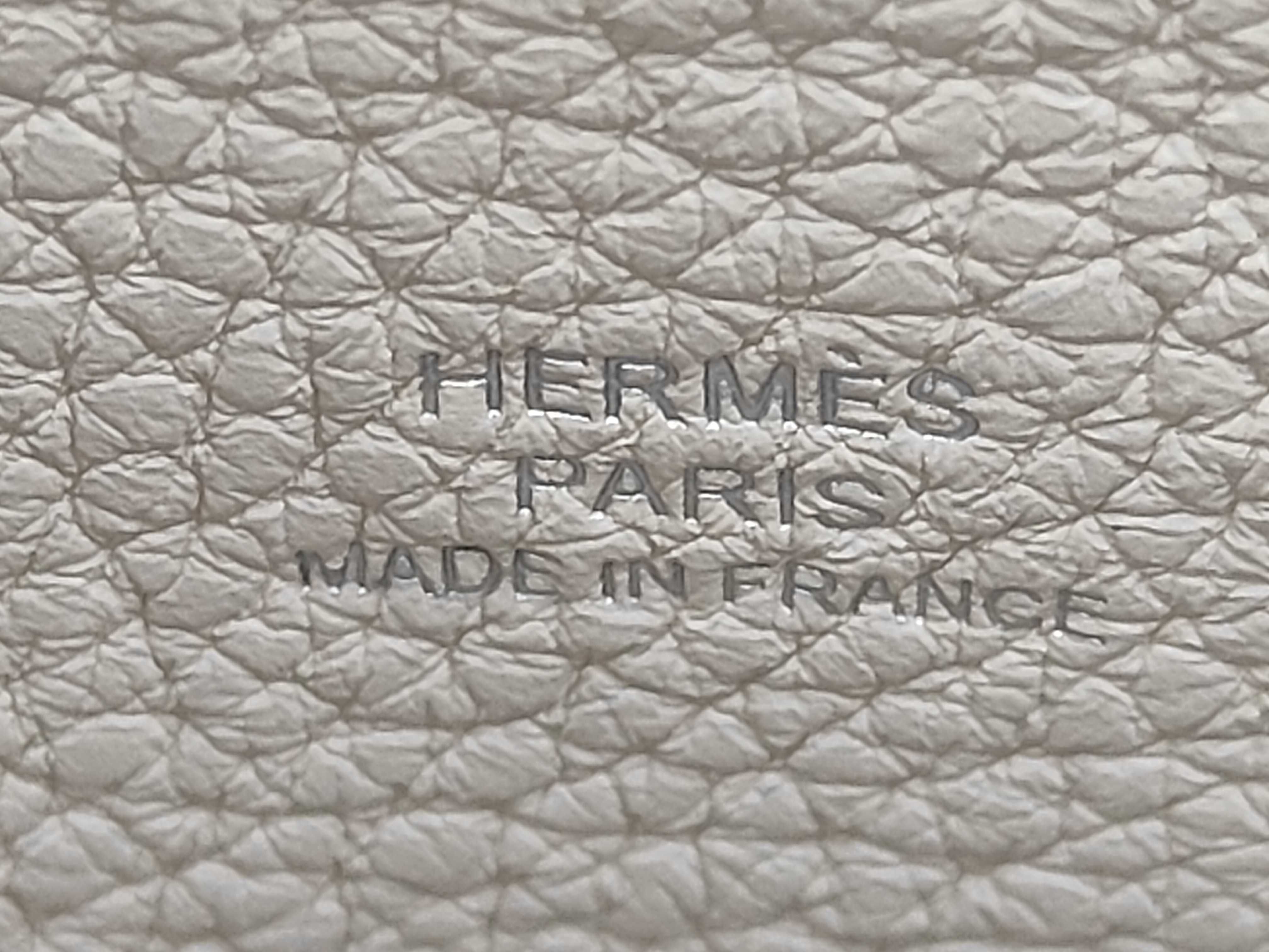 Vide Poche White Shoulder Bag with Silver Hardware and W Stamp — view 10