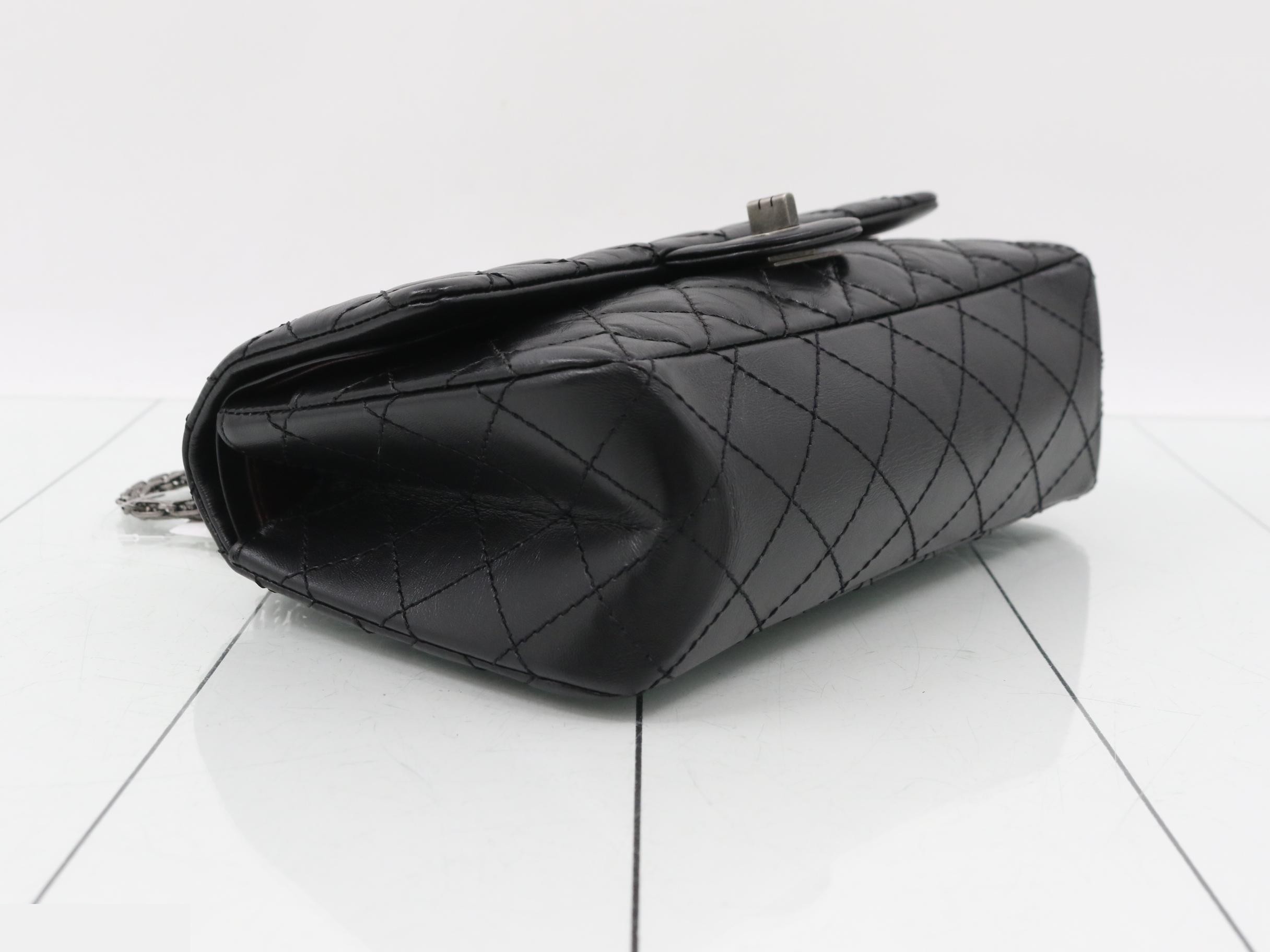 2.55 line Matelassé shoulder bag, serial number 28 series. — view 5