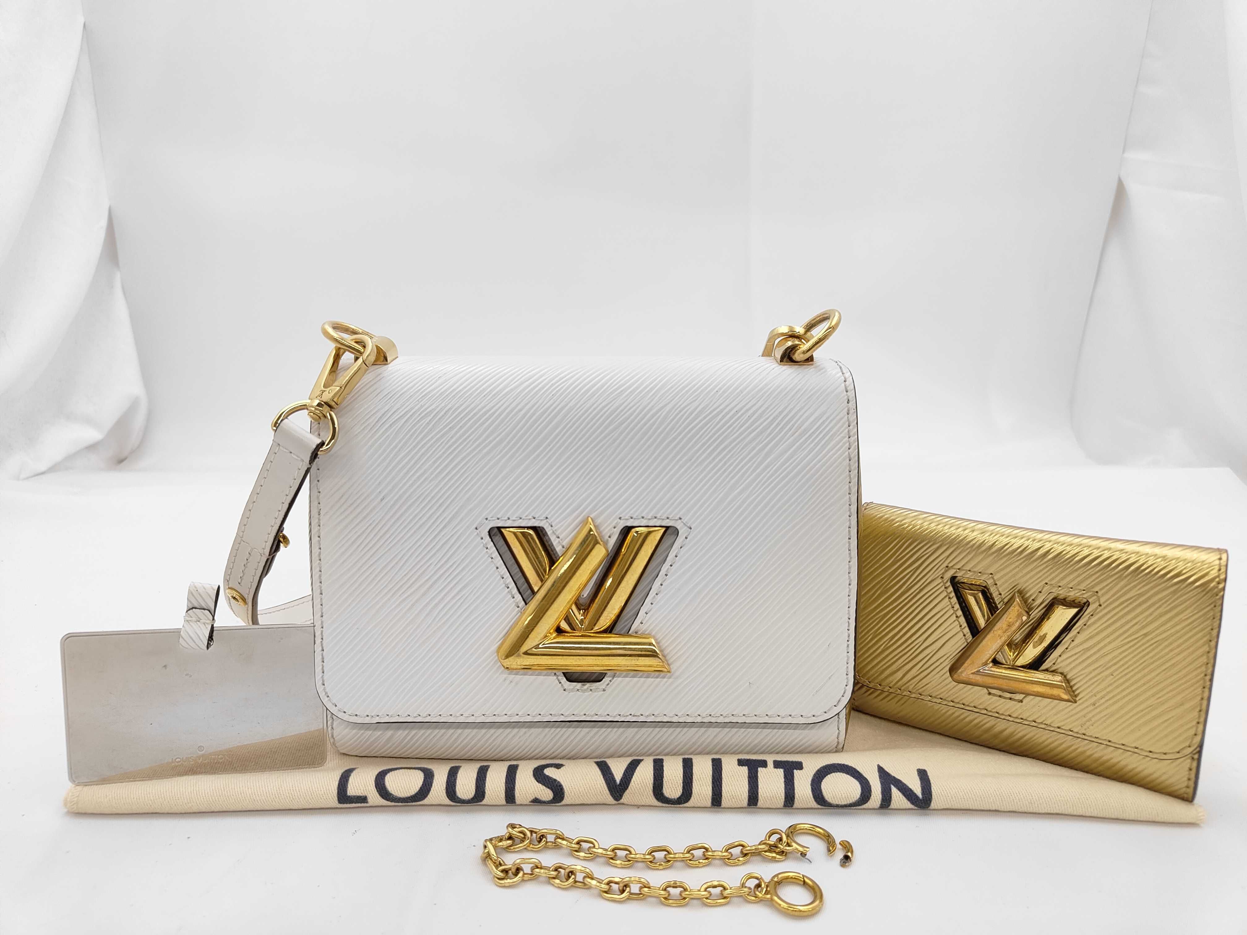 Twist MM Shoulder Bag