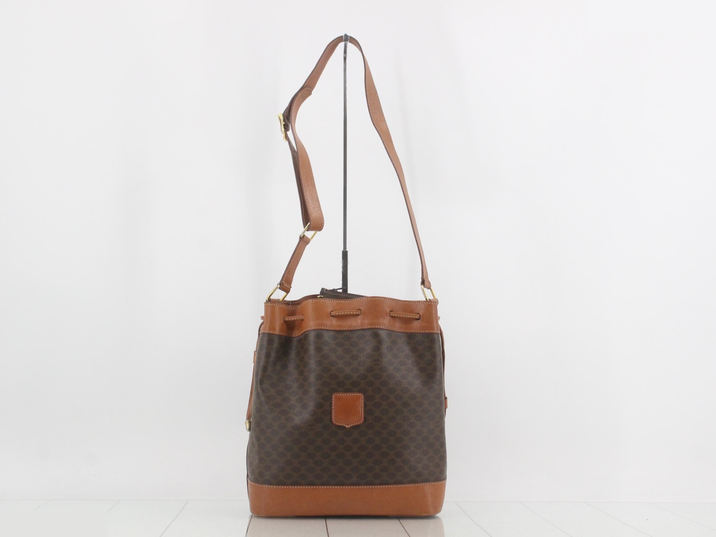 Drawstring Shoulder with Pouch
