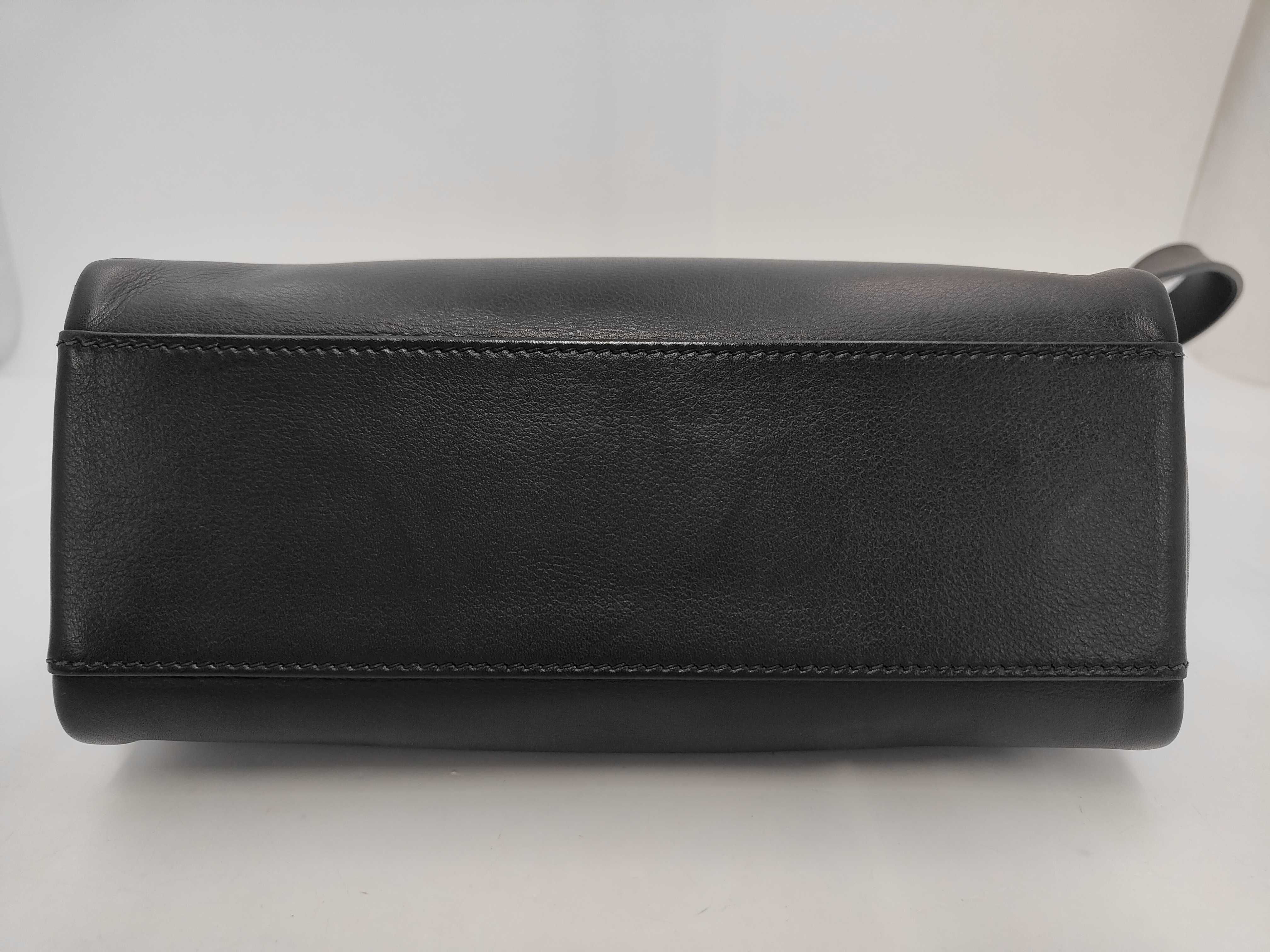Kelly Messenger PM Evergrain Black SS K Stamp Shoulder Bag — view 3