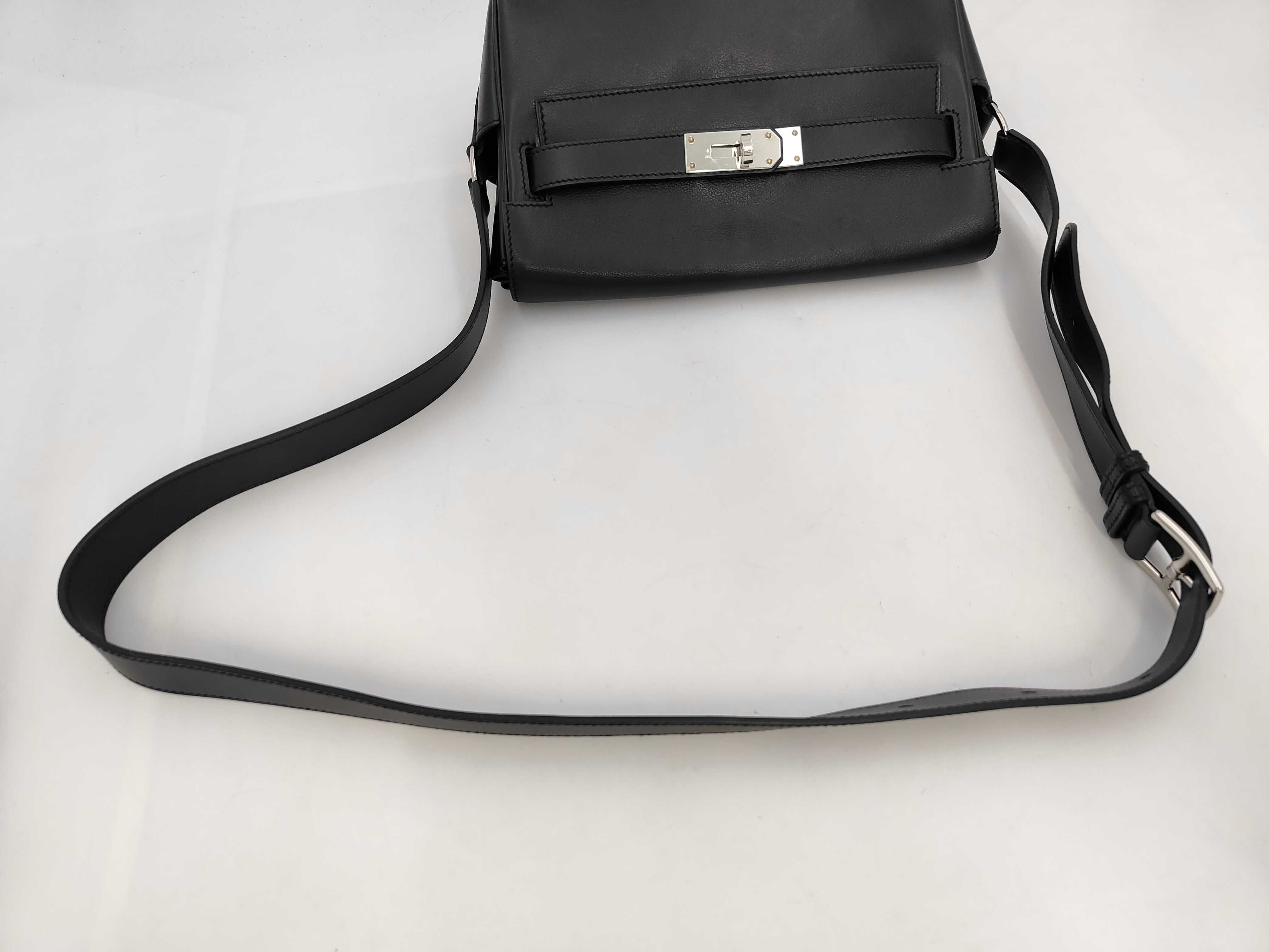Kelly Messenger PM Evergrain Black SS K Stamp Shoulder Bag — view 5