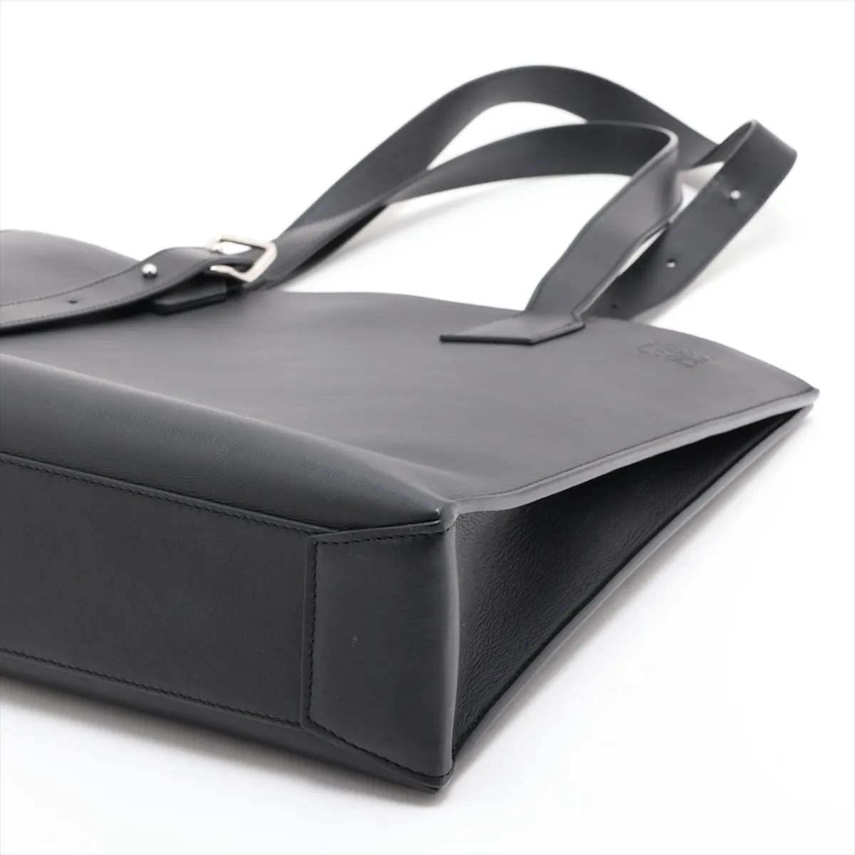 Anagram Buckle Tote Leather Tote Bag, Black — view 3