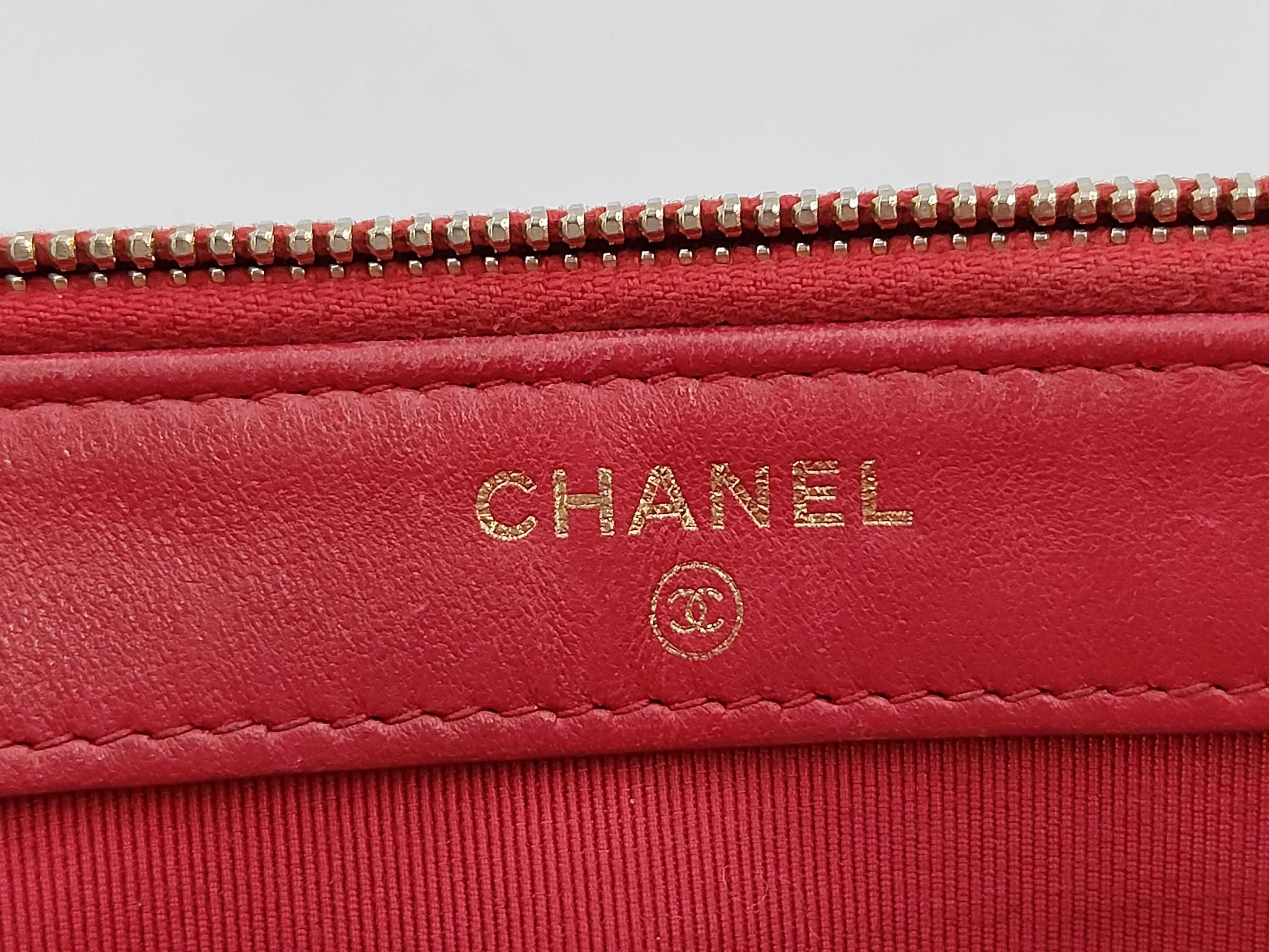 Chain Wallet Shoulder Bag — view 11