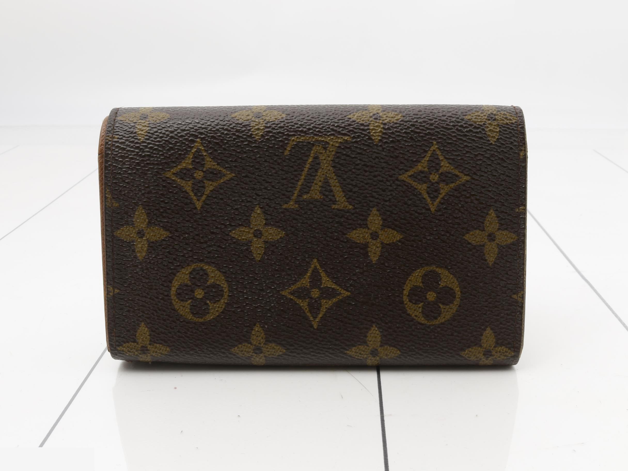 wallet — view 2