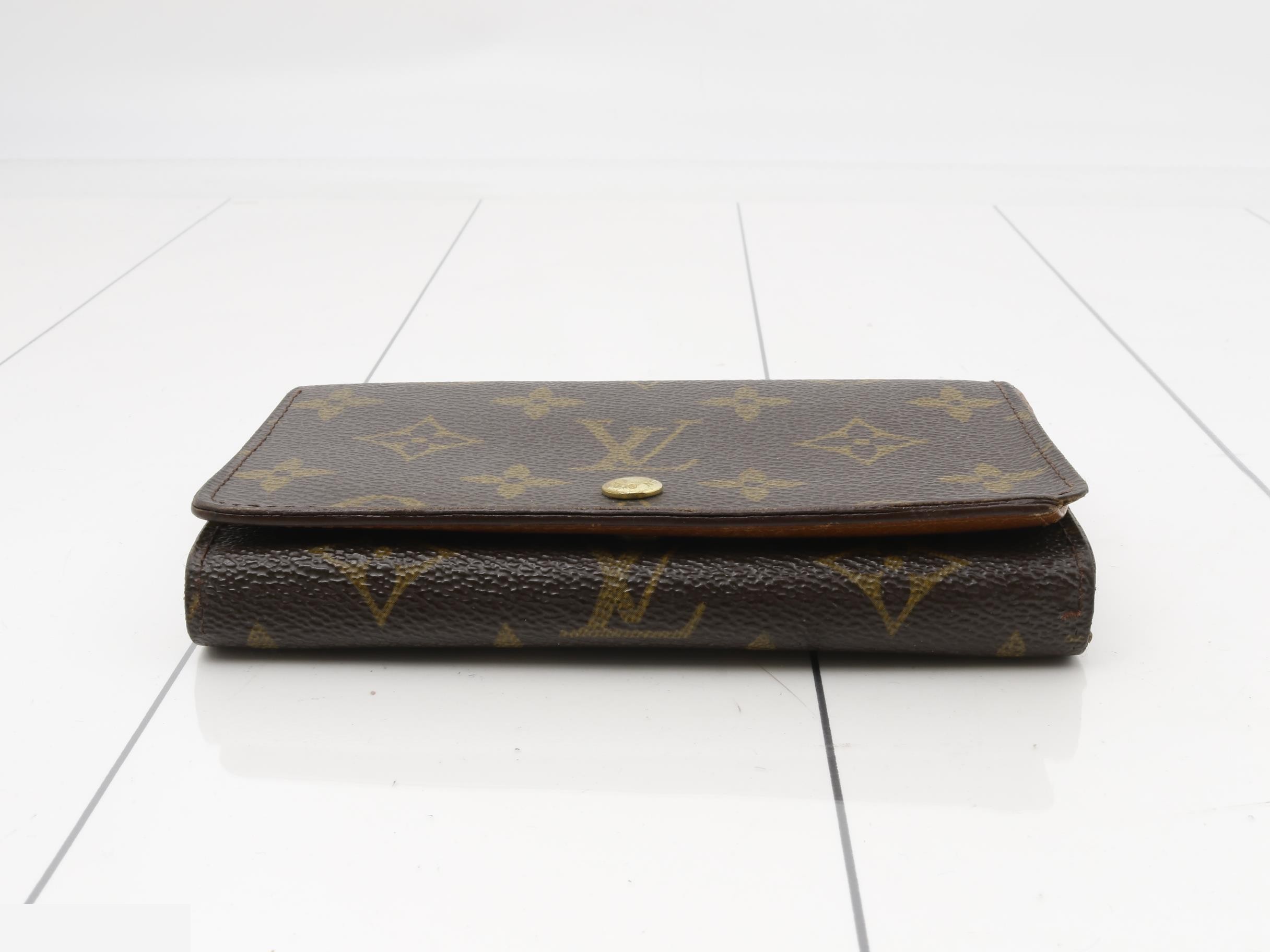 wallet — view 3