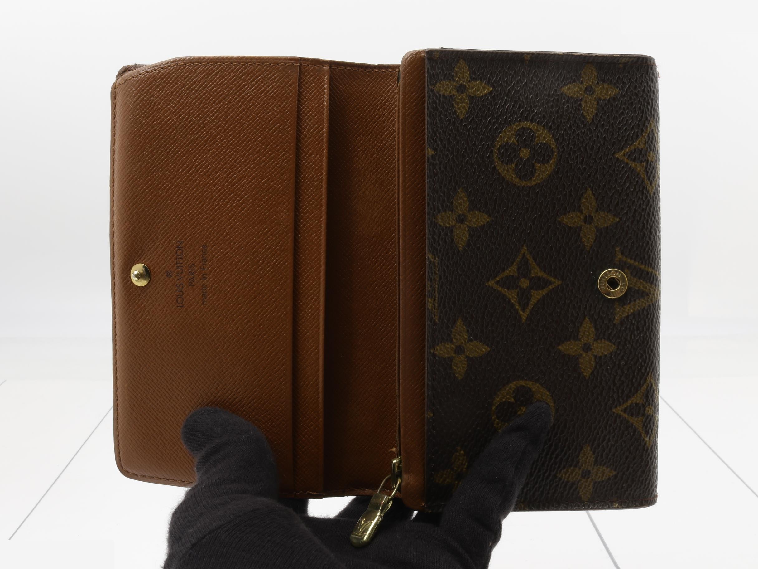 wallet — view 4