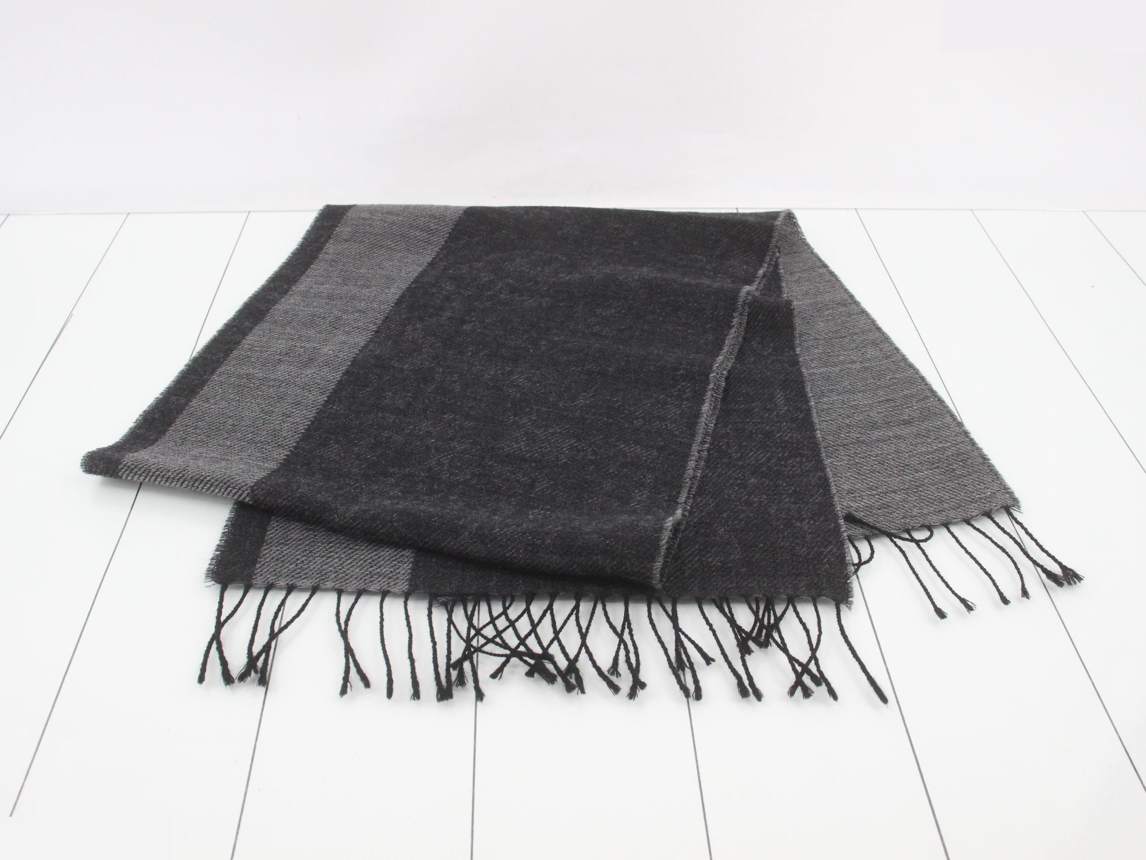 logo scarf — view 3