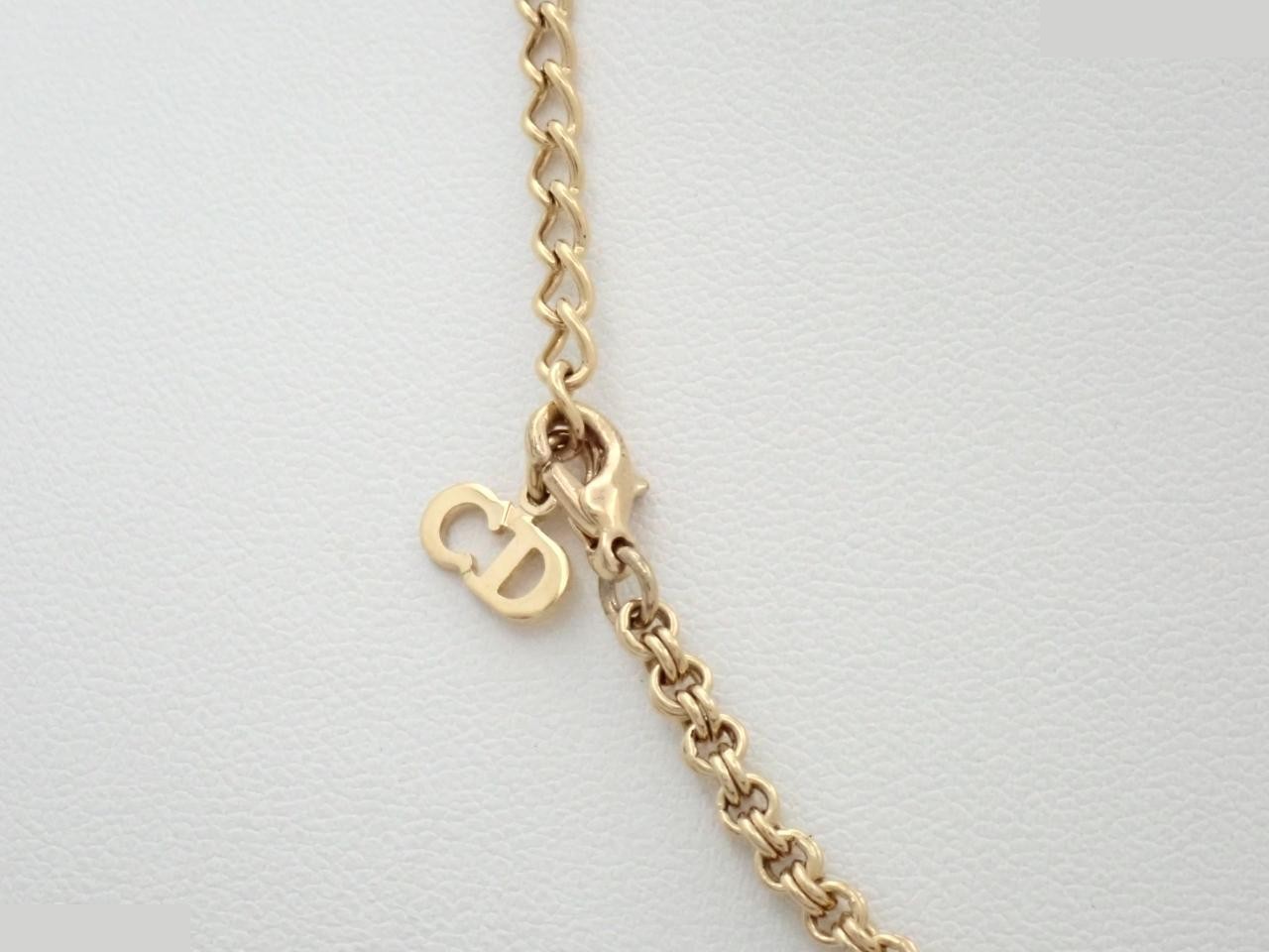 Gold necklace with stone, chain approximately 42cm long. — view 2