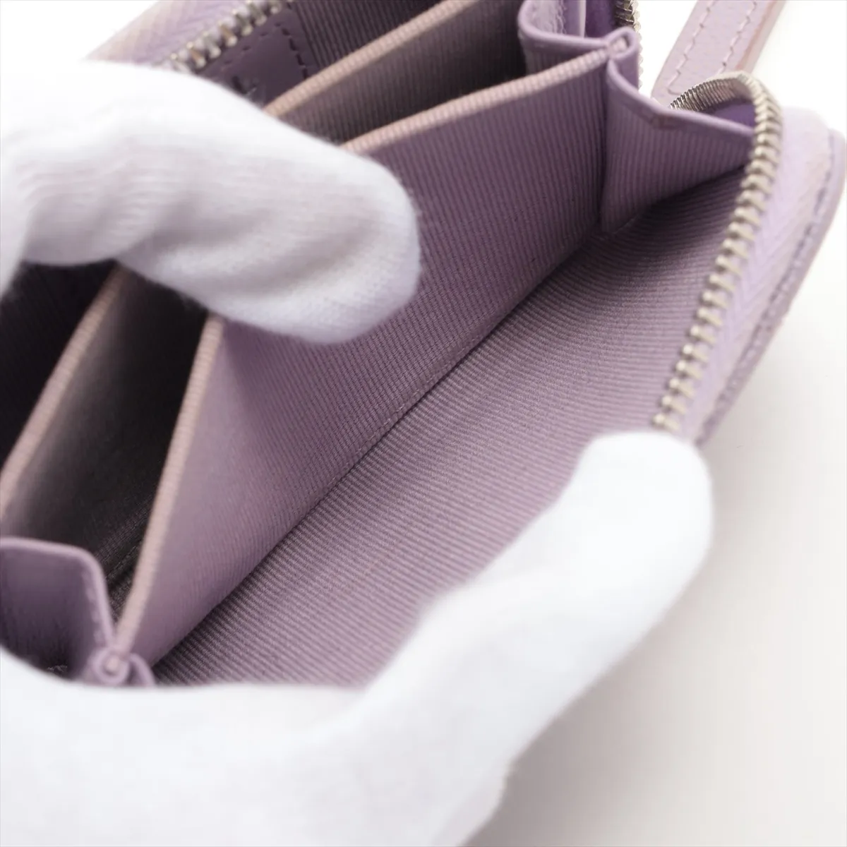 Matelasse caviar skin card case lavender silver hardware — view 6