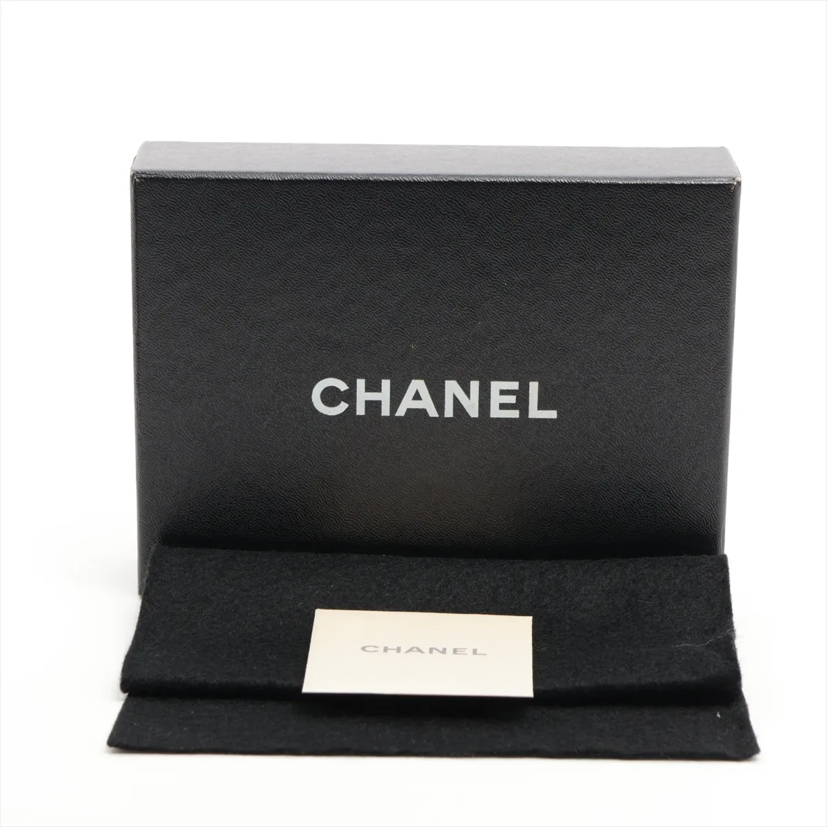 Matelasse caviar skin card case lavender silver hardware — view 8