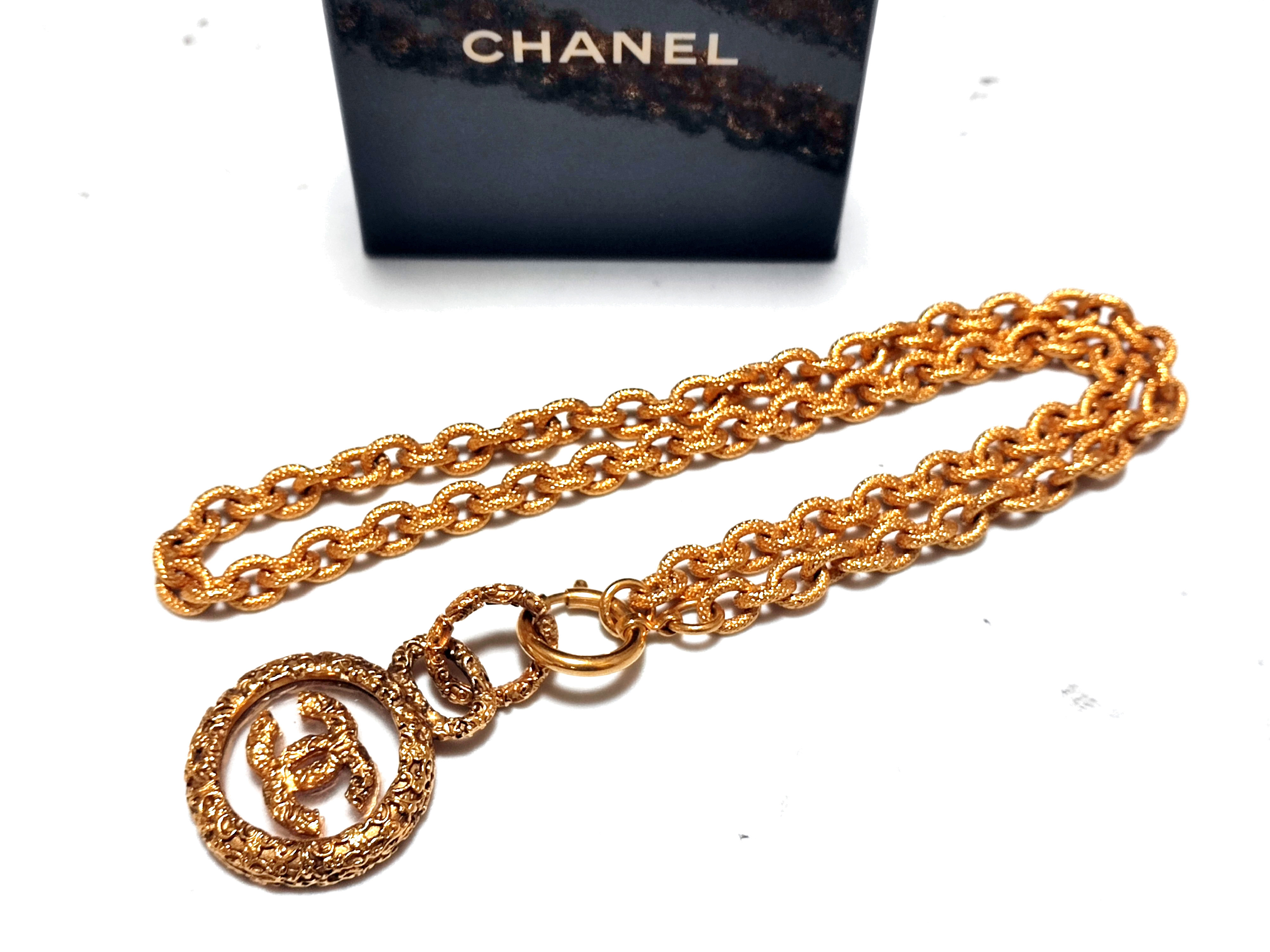 Coco Mark Lava Circle Necklace A — view 4