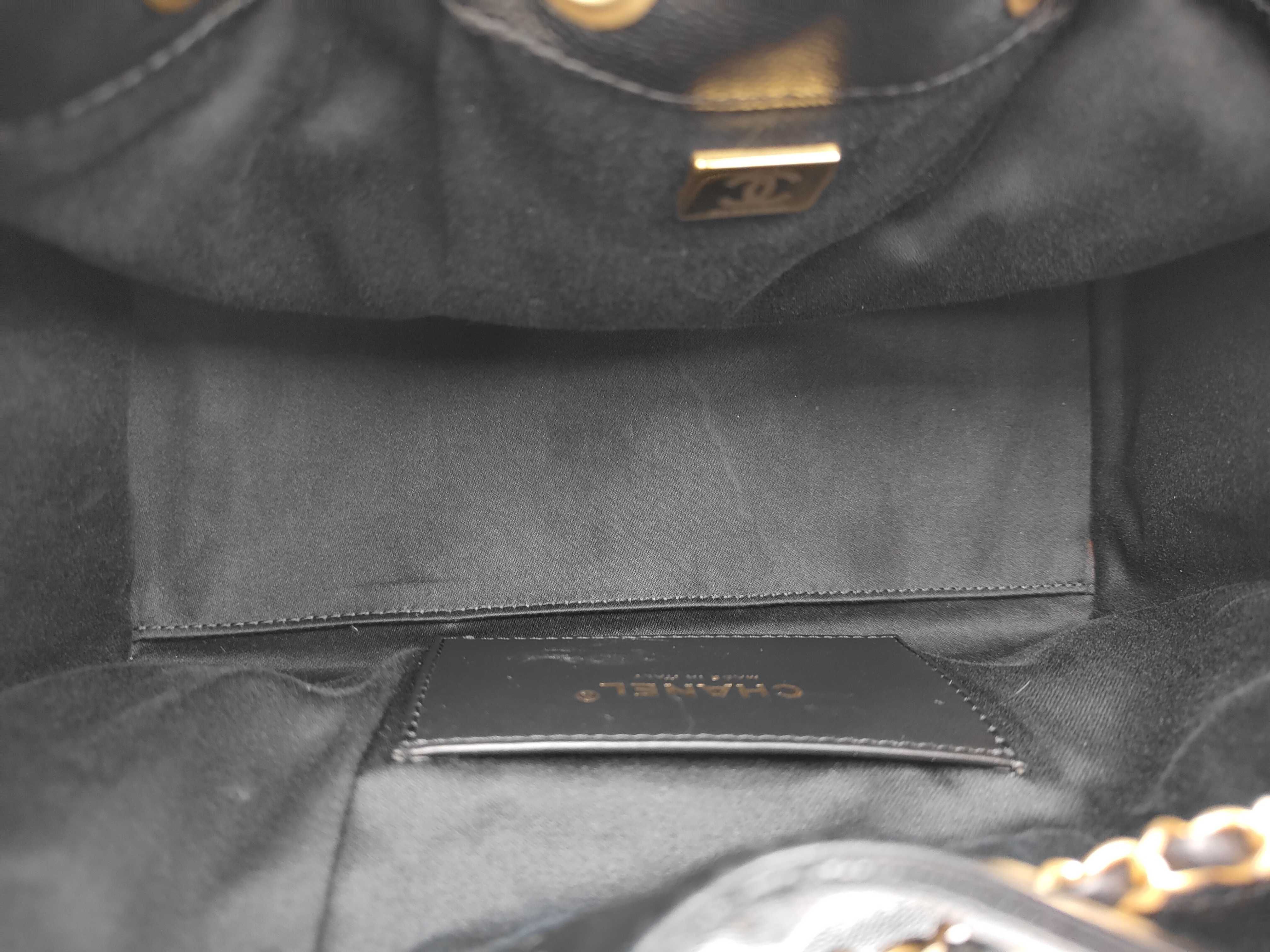 25 Small Caviar Skin Shoulder Bag (Random Serial Number) — view 11