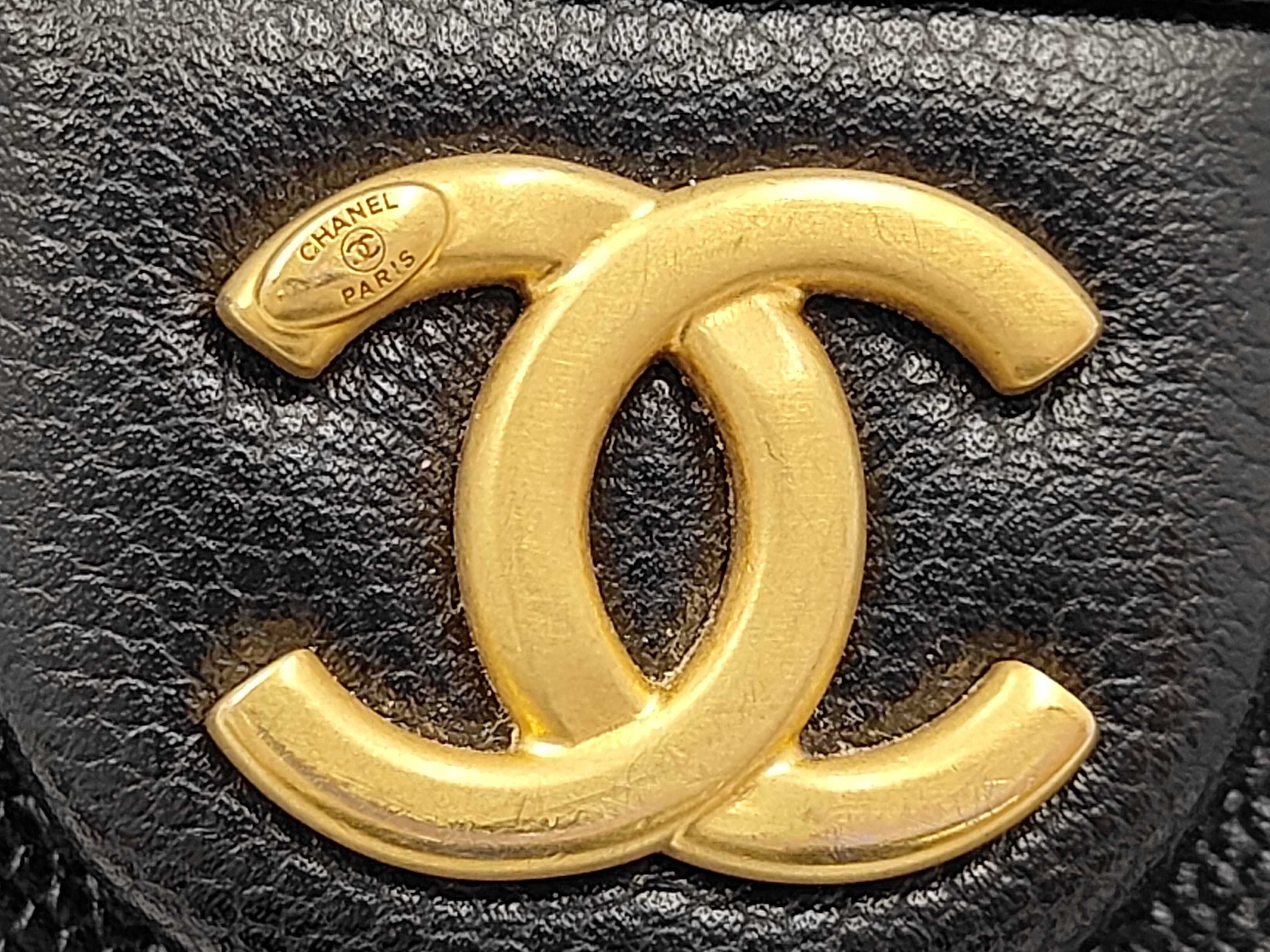 25 Small Caviar Skin Shoulder Bag (Random Serial Number) — view 12