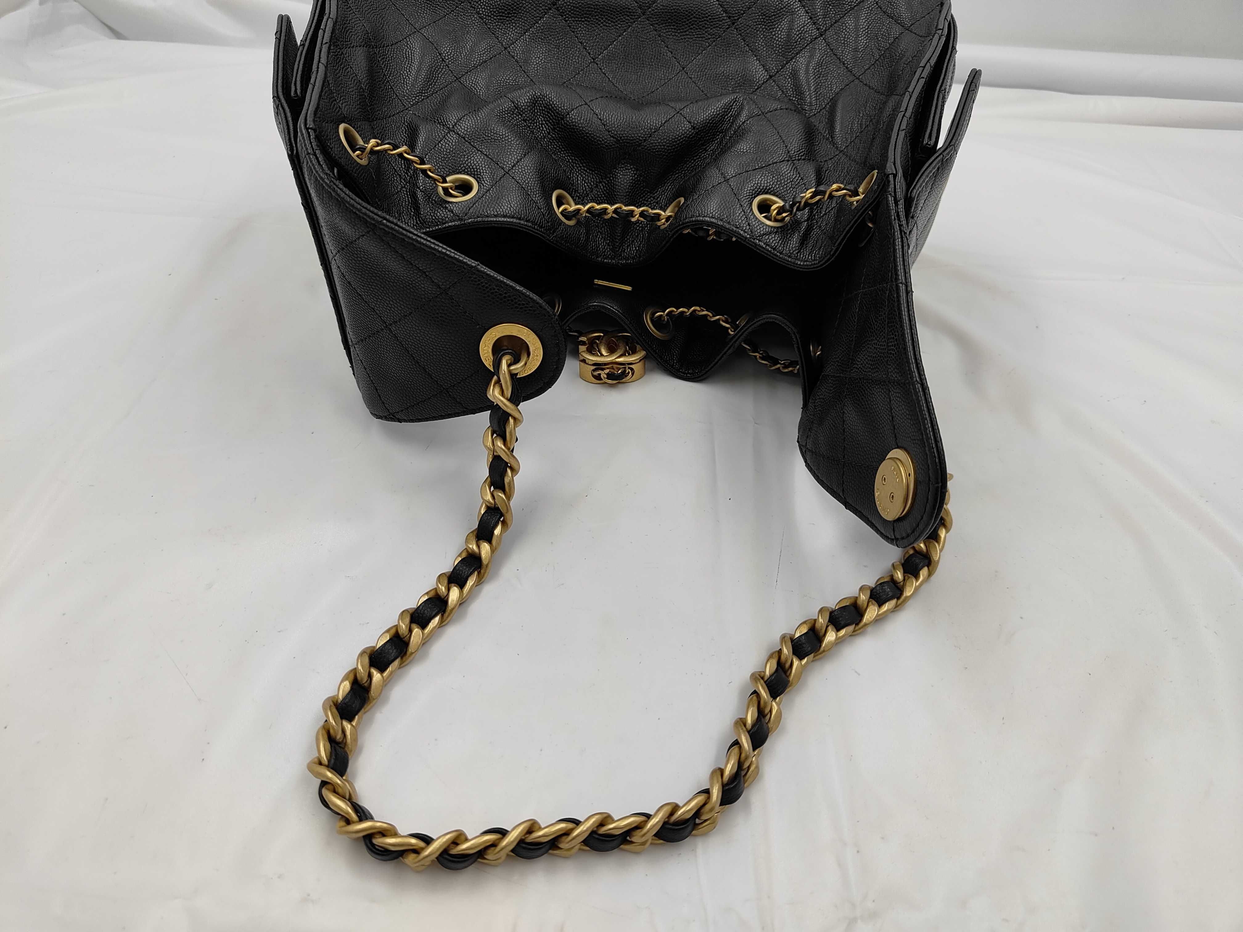 25 Small Caviar Skin Shoulder Bag (Random Serial Number) — view 3