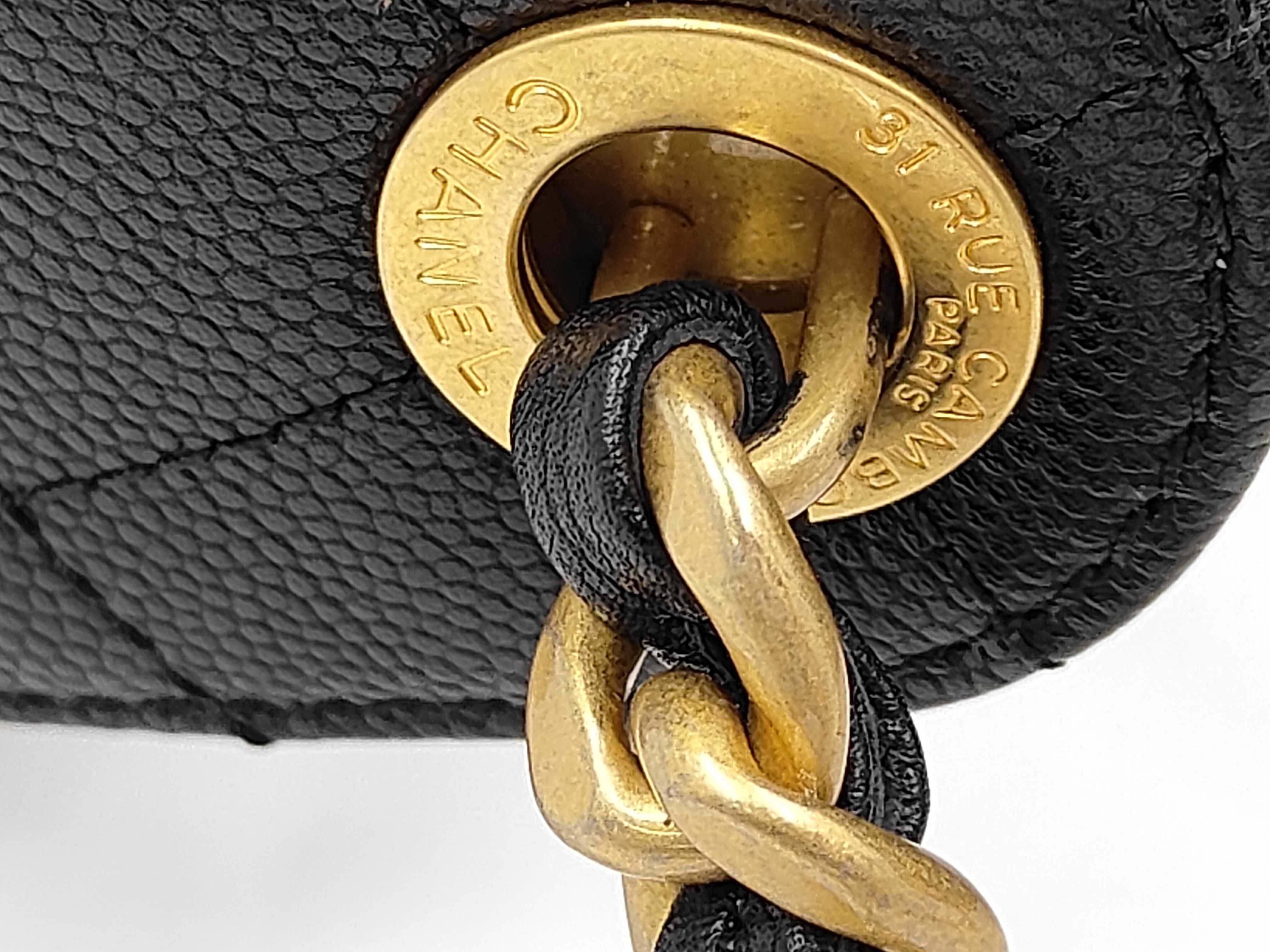 25 Small Caviar Skin Shoulder Bag (Random Serial Number) — view 5