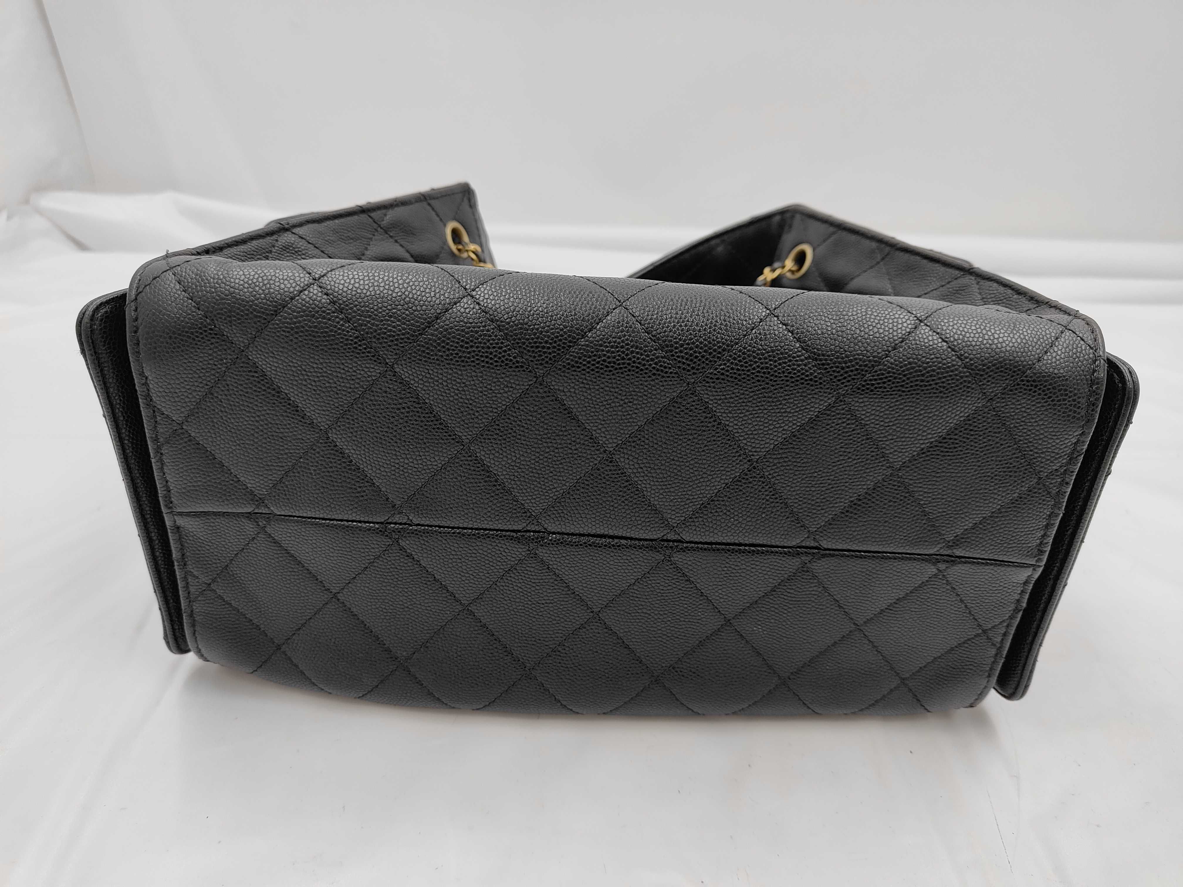 25 Small Caviar Skin Shoulder Bag (Random Serial Number) — view 6