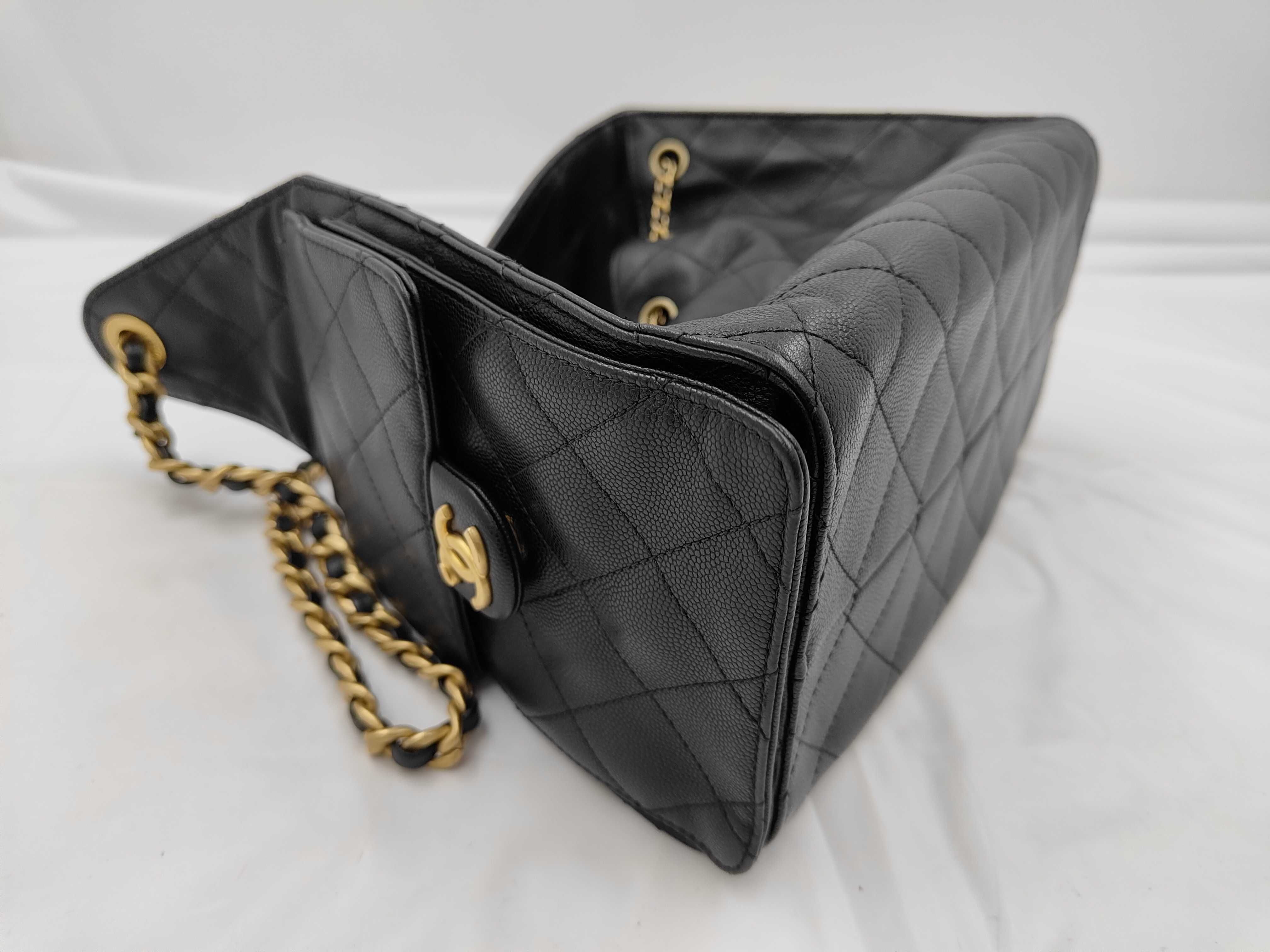 25 Small Caviar Skin Shoulder Bag (Random Serial Number) — view 7
