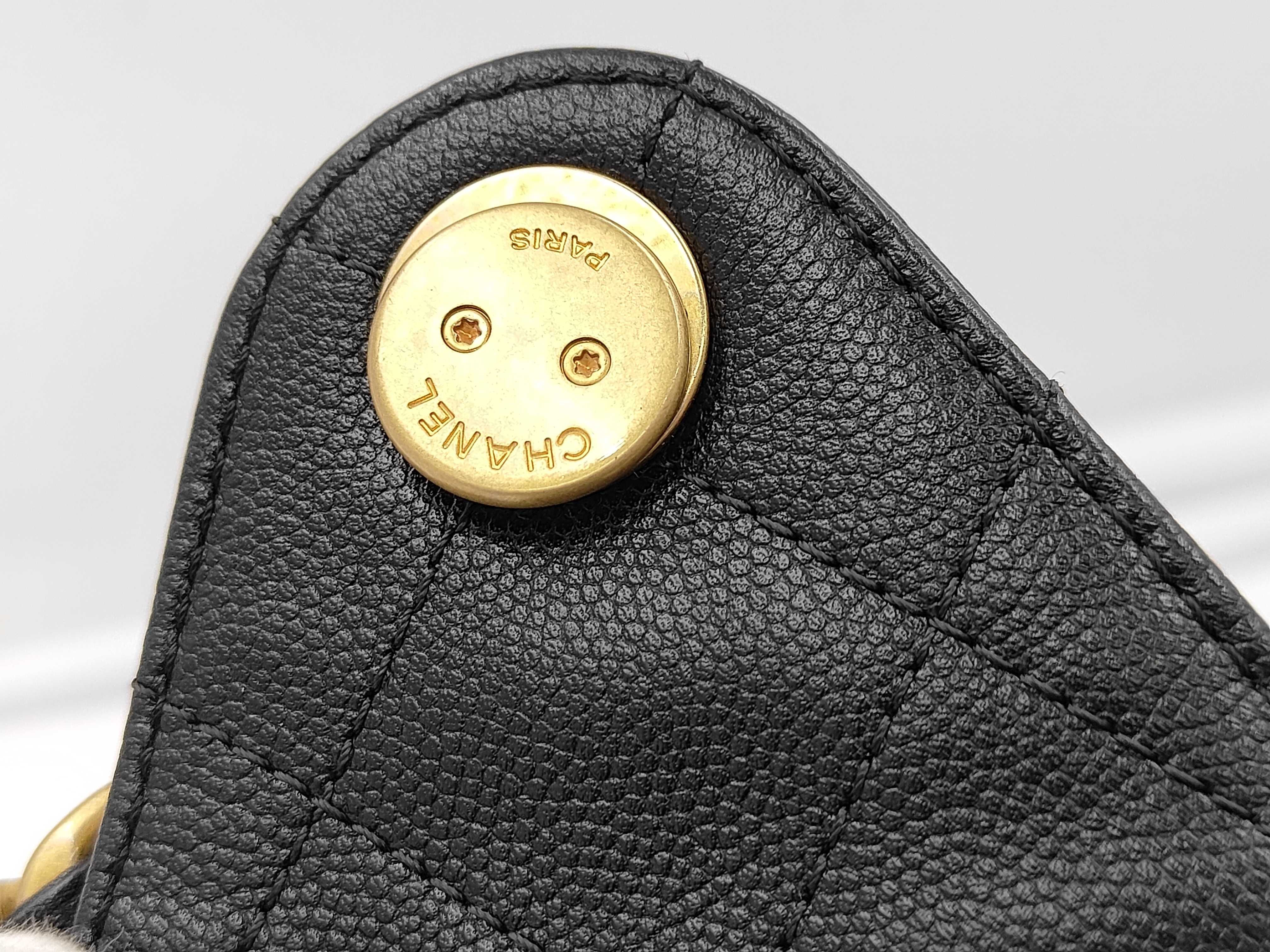 25 Small Caviar Skin Shoulder Bag (Random Serial Number) — view 9