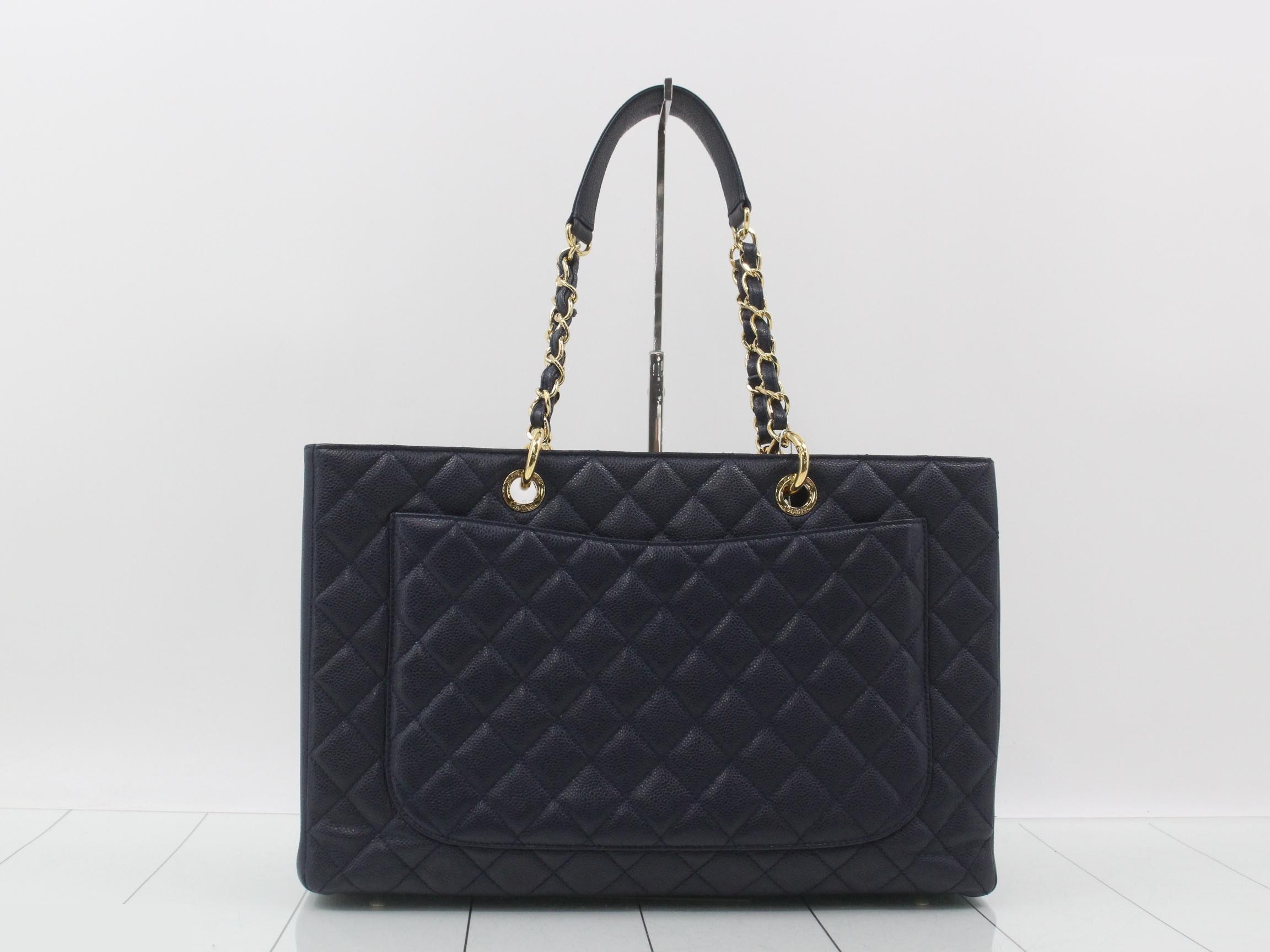 GST Caviar Skin Chain Tote Bag, Navy — view 2