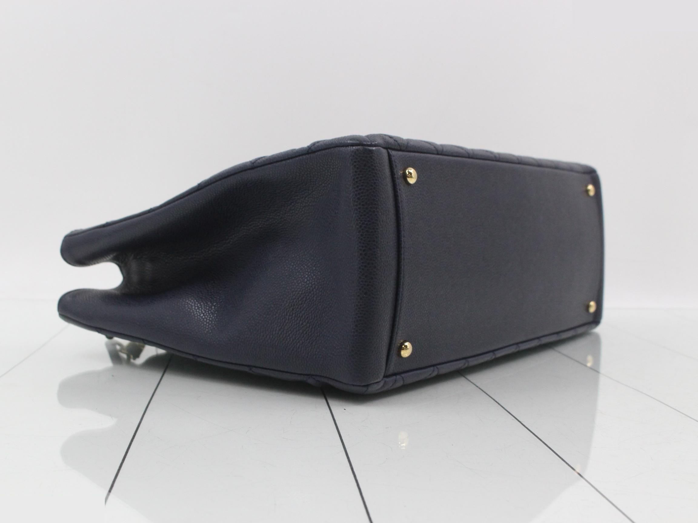 GST Caviar Skin Chain Tote Bag, Navy — view 5