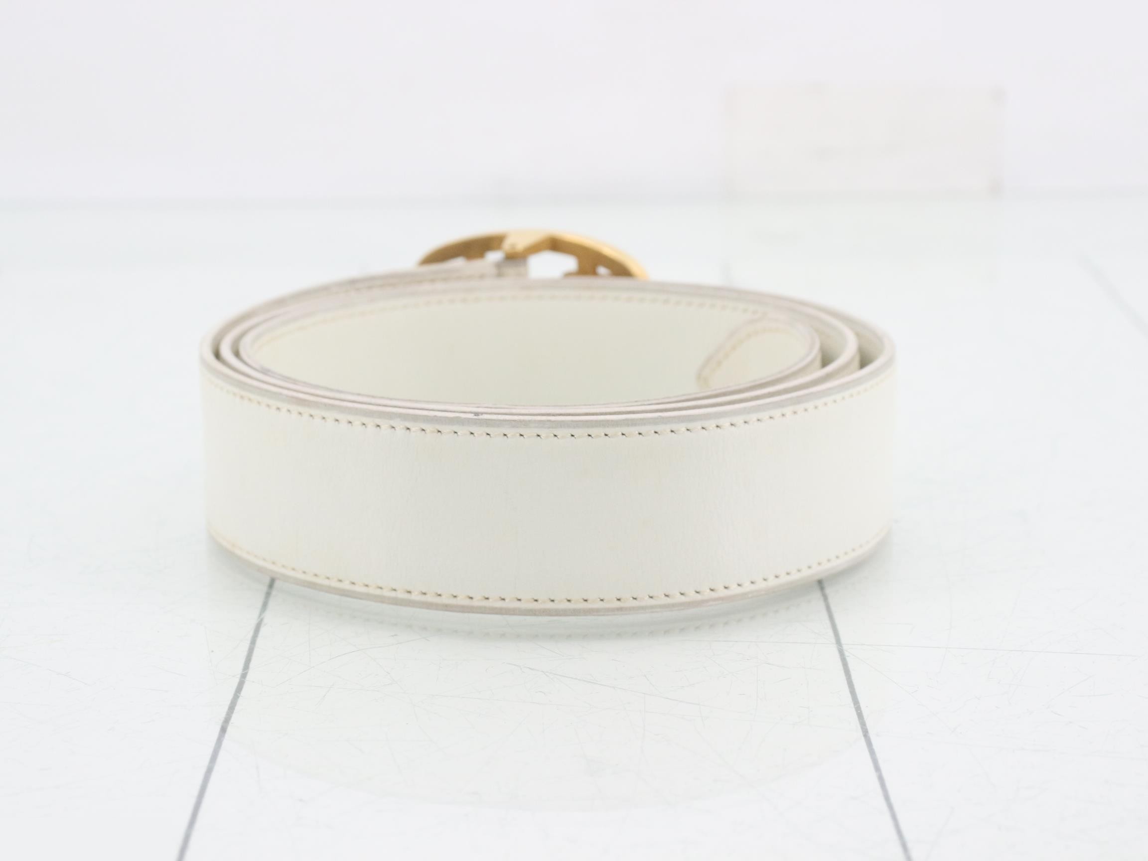 Men's white wallet with G-buckle and initials. — view 2
