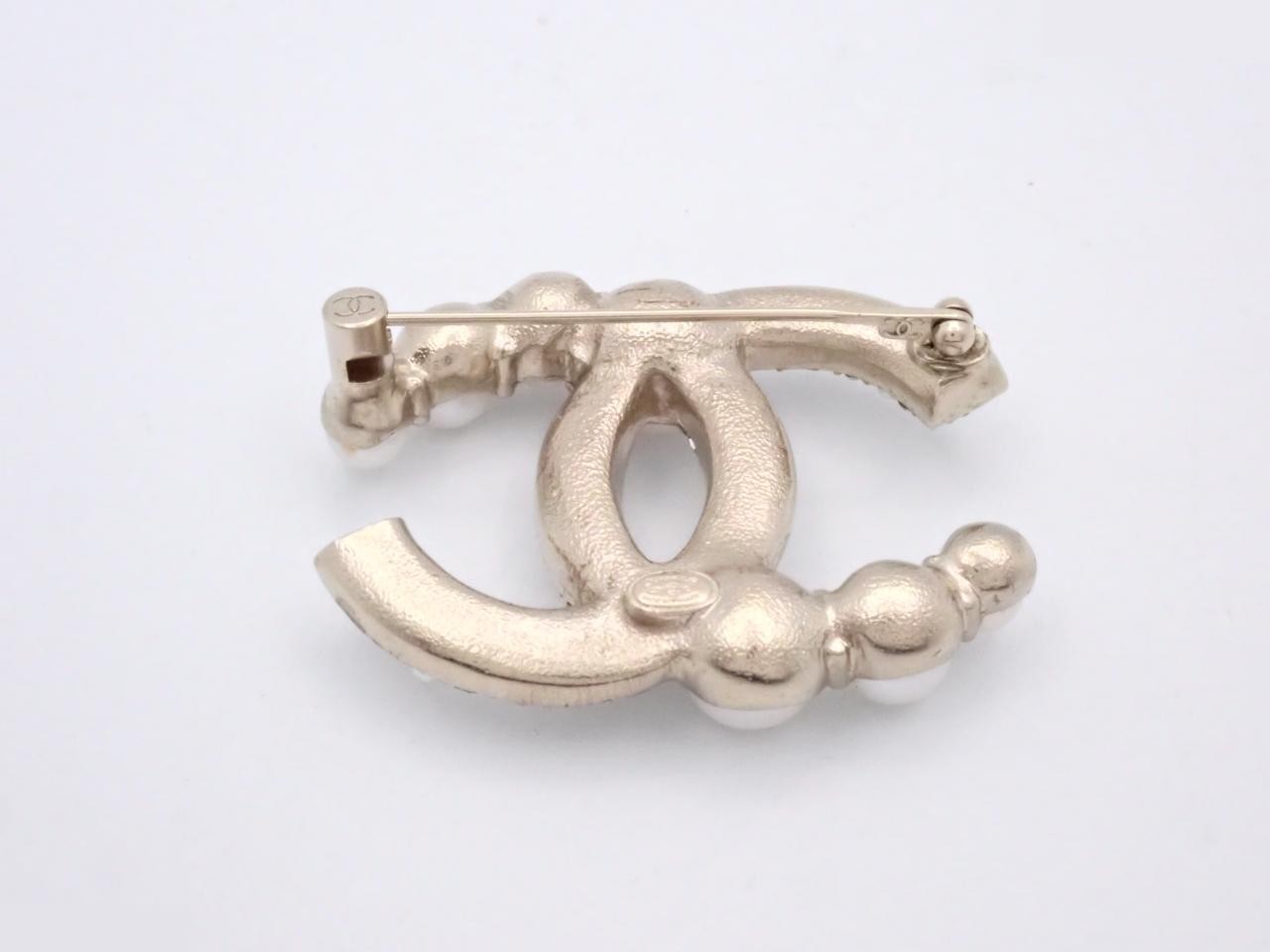 Coco Mark Pearl Rhinestone Brooch C21C — view 2