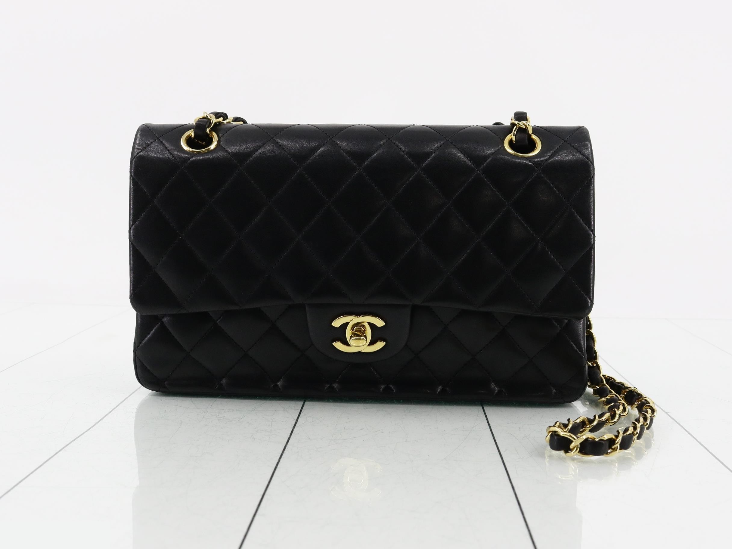 Matelassé Chain Shoulder Bag