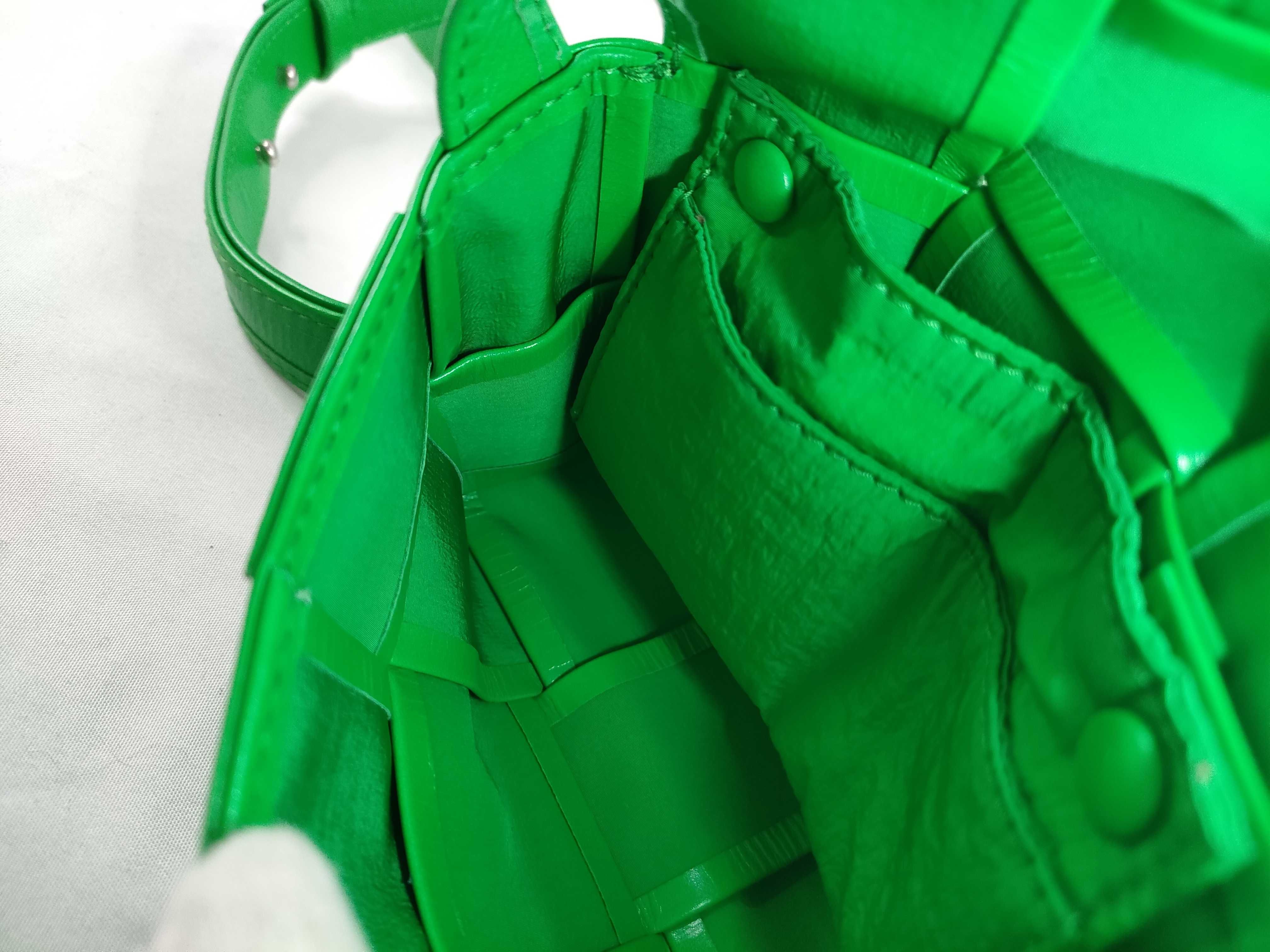 Intrecciato Candy Cassette Intrecciato Paraquito Shoulder Bag — view 11