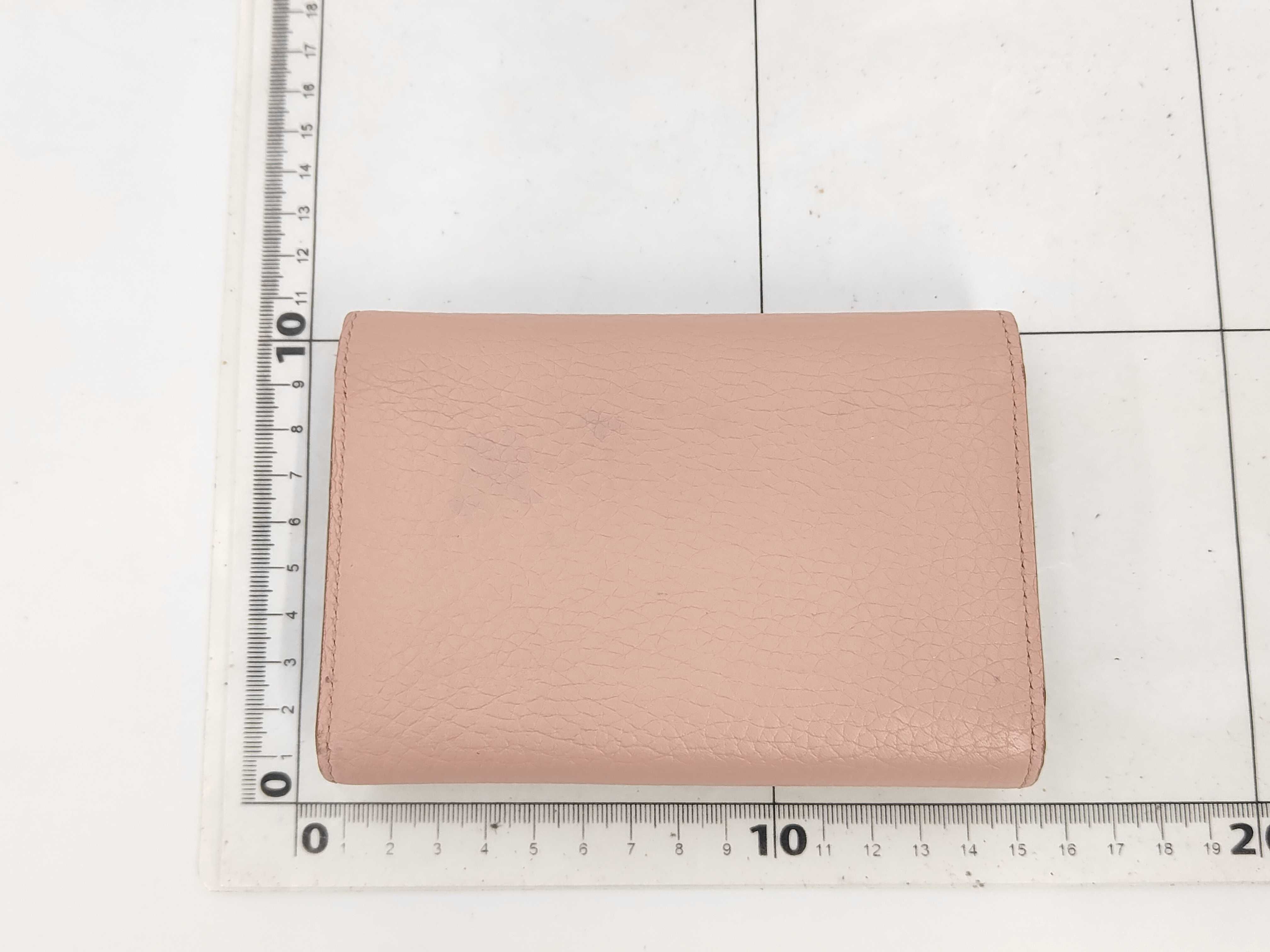 M63221 Portefeuille au Capucines Compact Calfskin Rose Ballerine Wallet with Box and Dust Bag — view 2