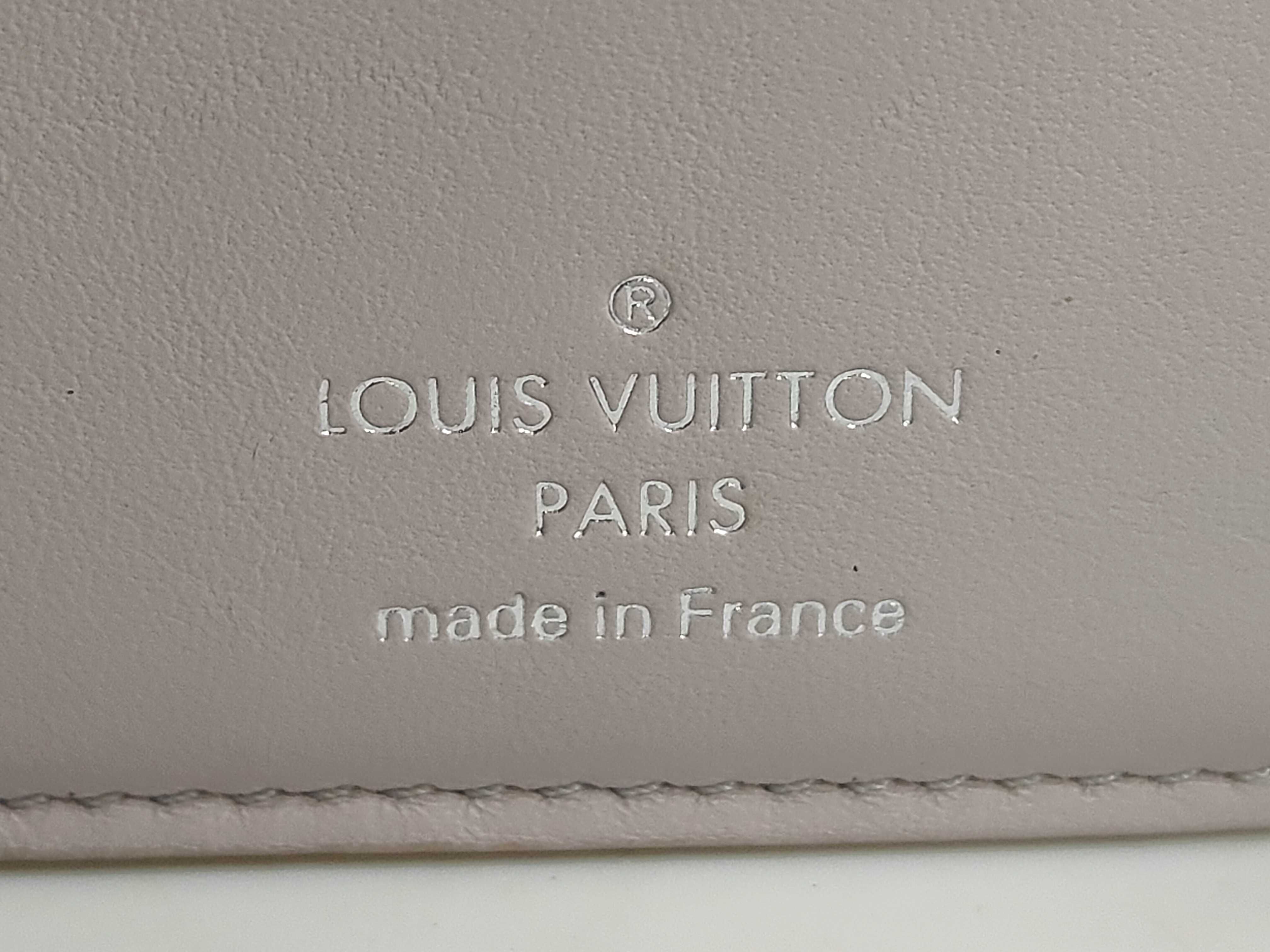 M63221 Portefeuille au Capucines Compact Calfskin Rose Ballerine Wallet with Box and Dust Bag — view 11