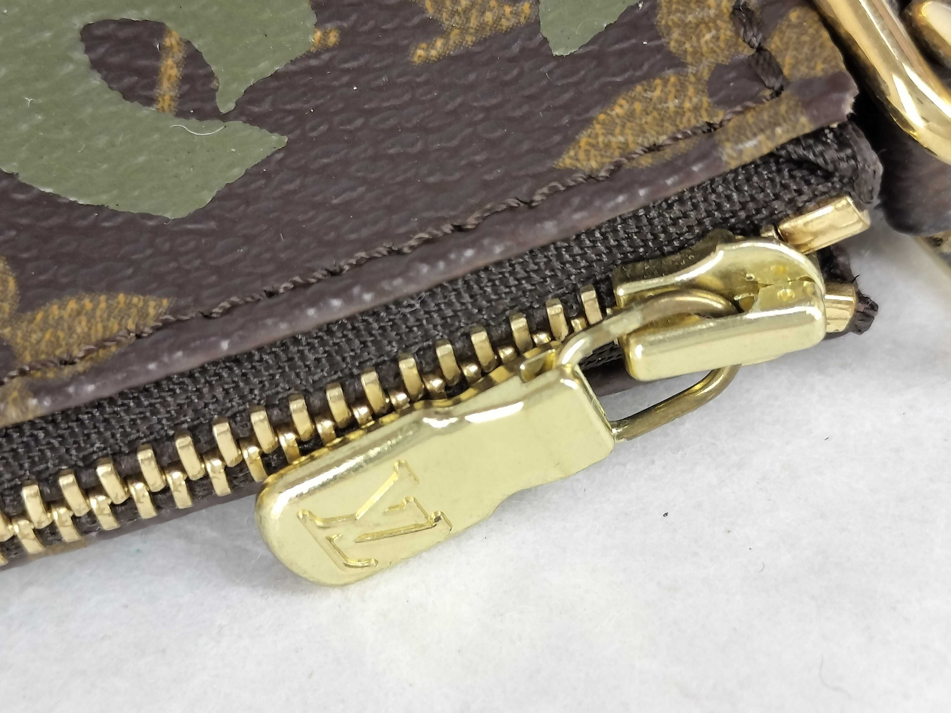 Monogram Graffiti Pochette Accessoires M92191 AR0071 Pouch — view 13