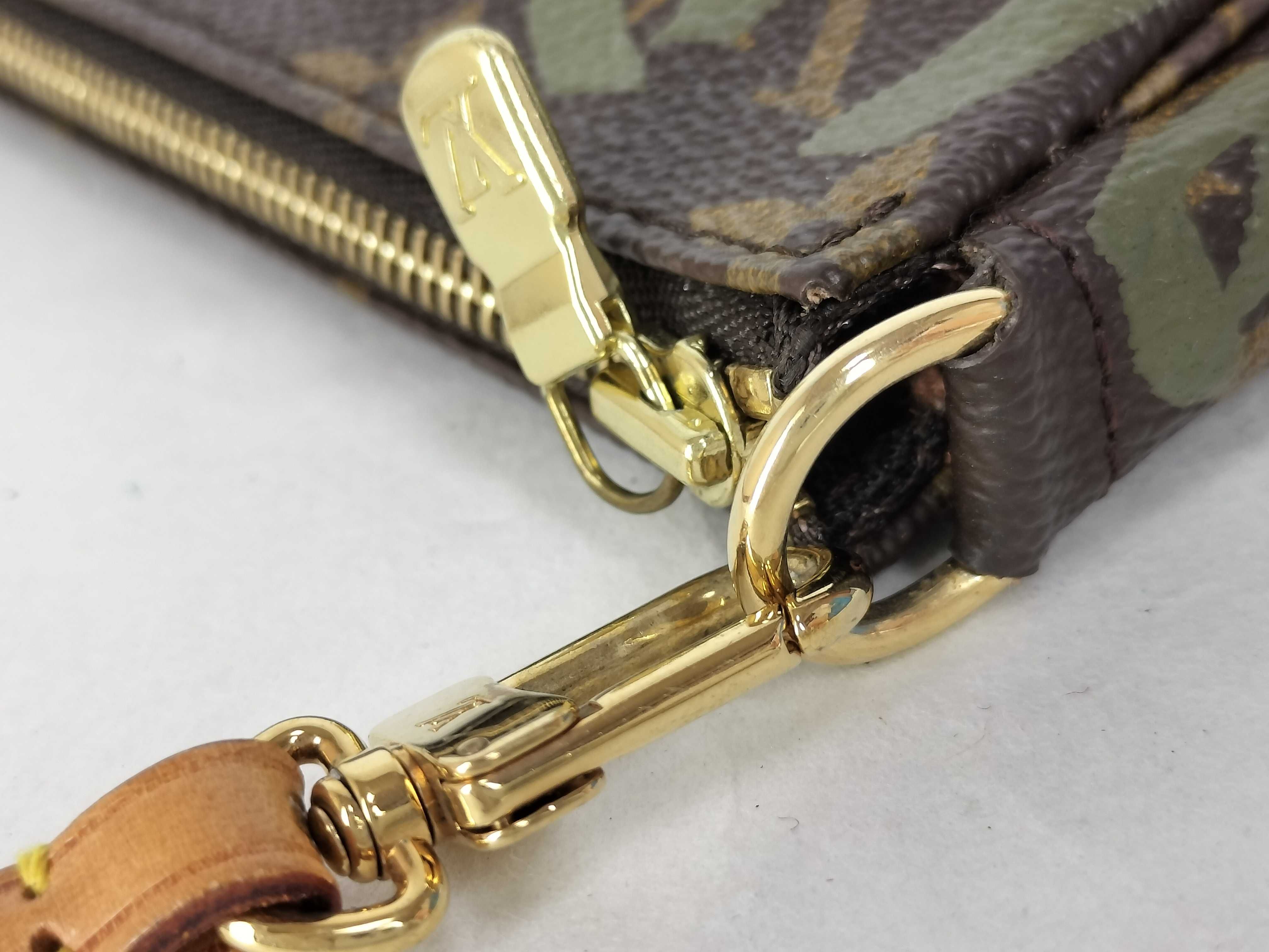 Monogram Graffiti Pochette Accessoires M92191 AR0071 Pouch — view 5