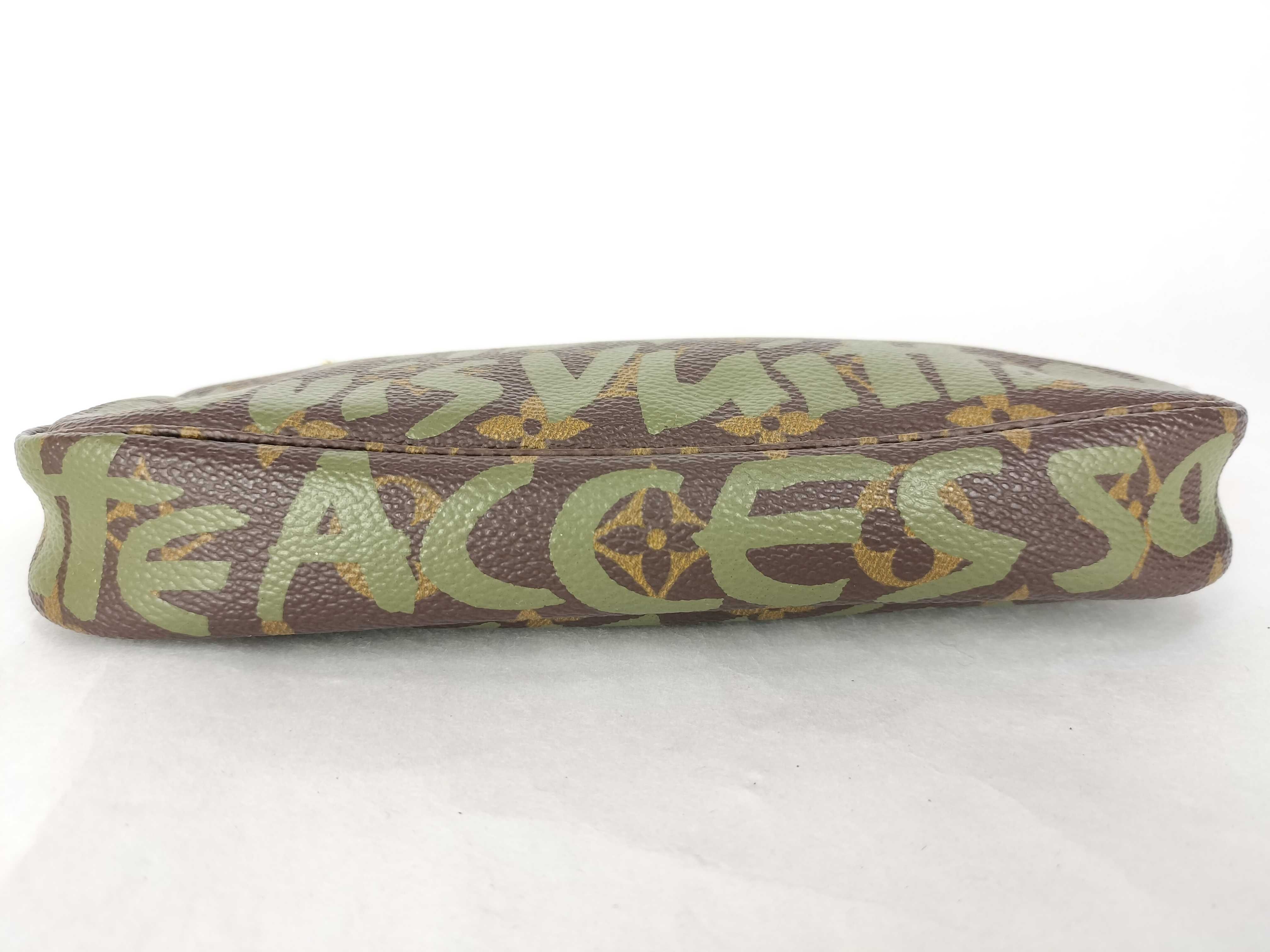 Monogram Graffiti Pochette Accessoires M92191 AR0071 Pouch — view 8