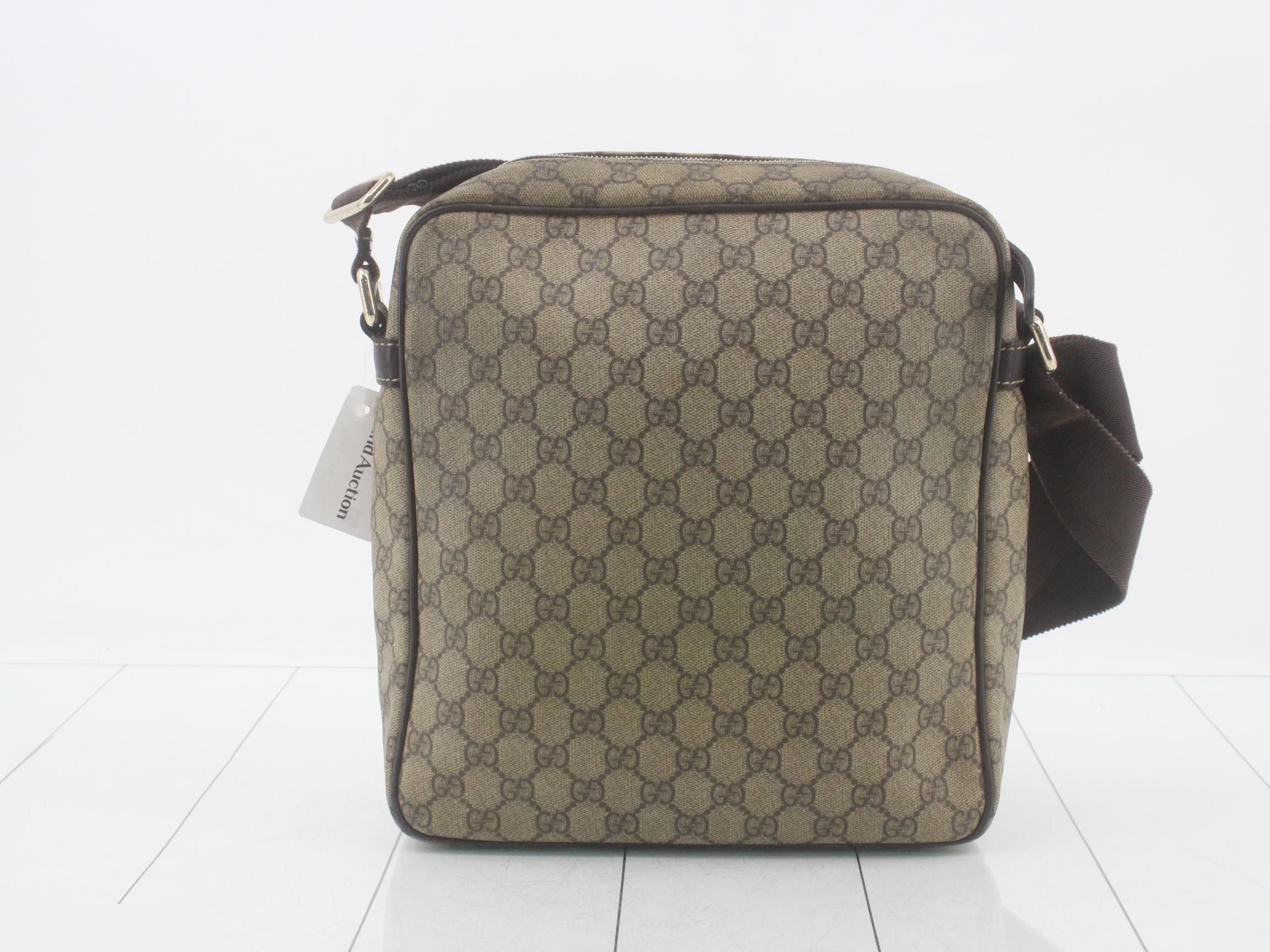 GG Supreme Shoulder Bag — view 2