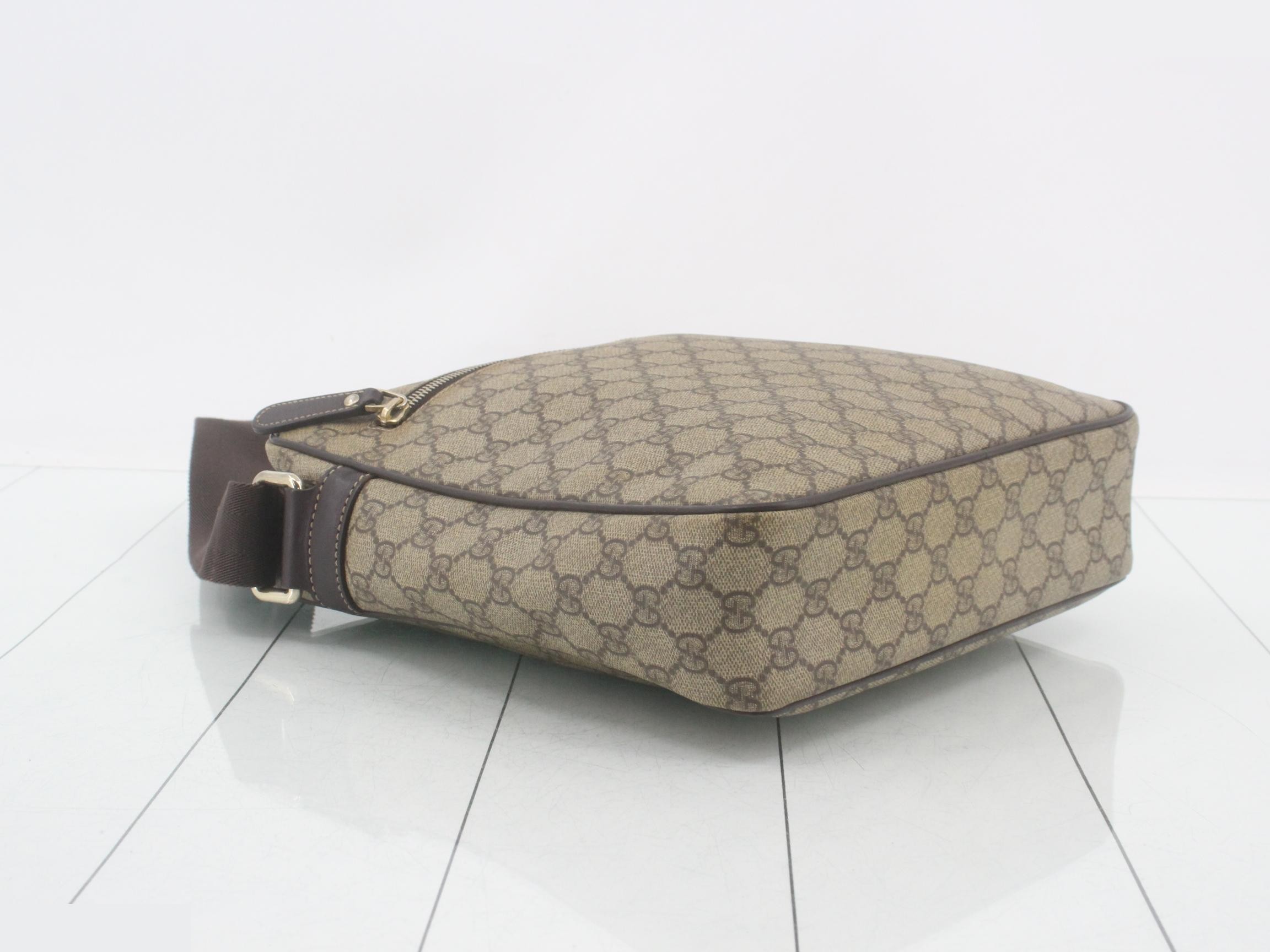 GG Supreme Shoulder Bag — view 5