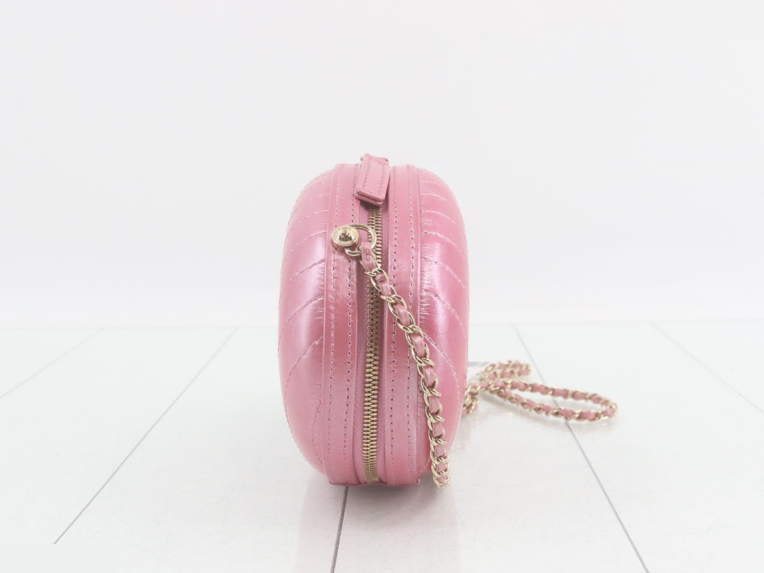 Chain shoulder bag, chevron pattern, oval shape, calfskin, pink, gold hardware. — view 4