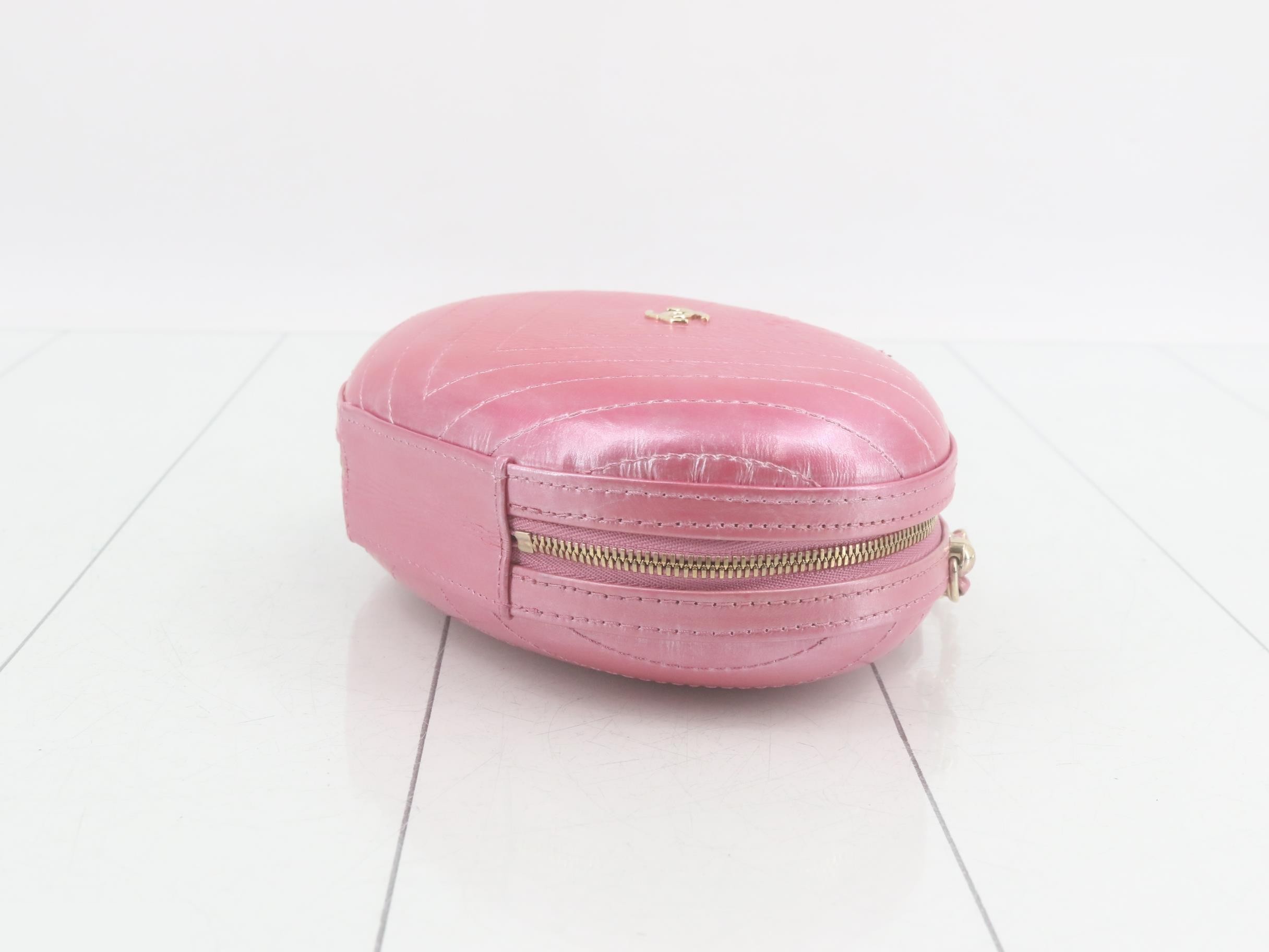 Chain shoulder bag, chevron pattern, oval shape, calfskin, pink, gold hardware. — view 6