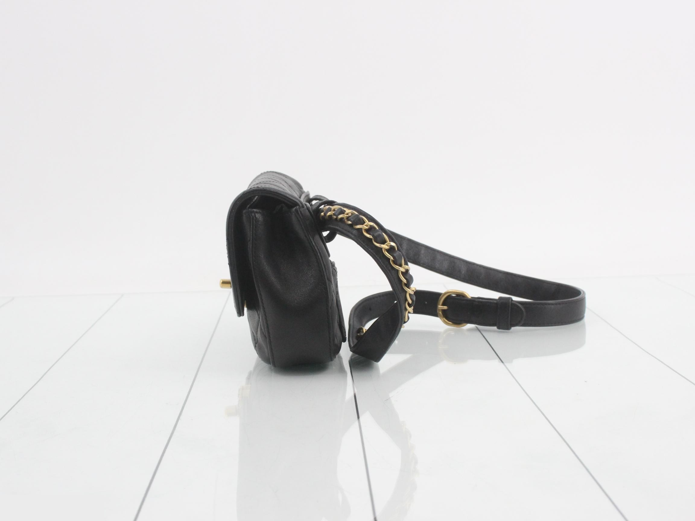 19 Leather Turnlock Chain Shoulder Bag — view 3