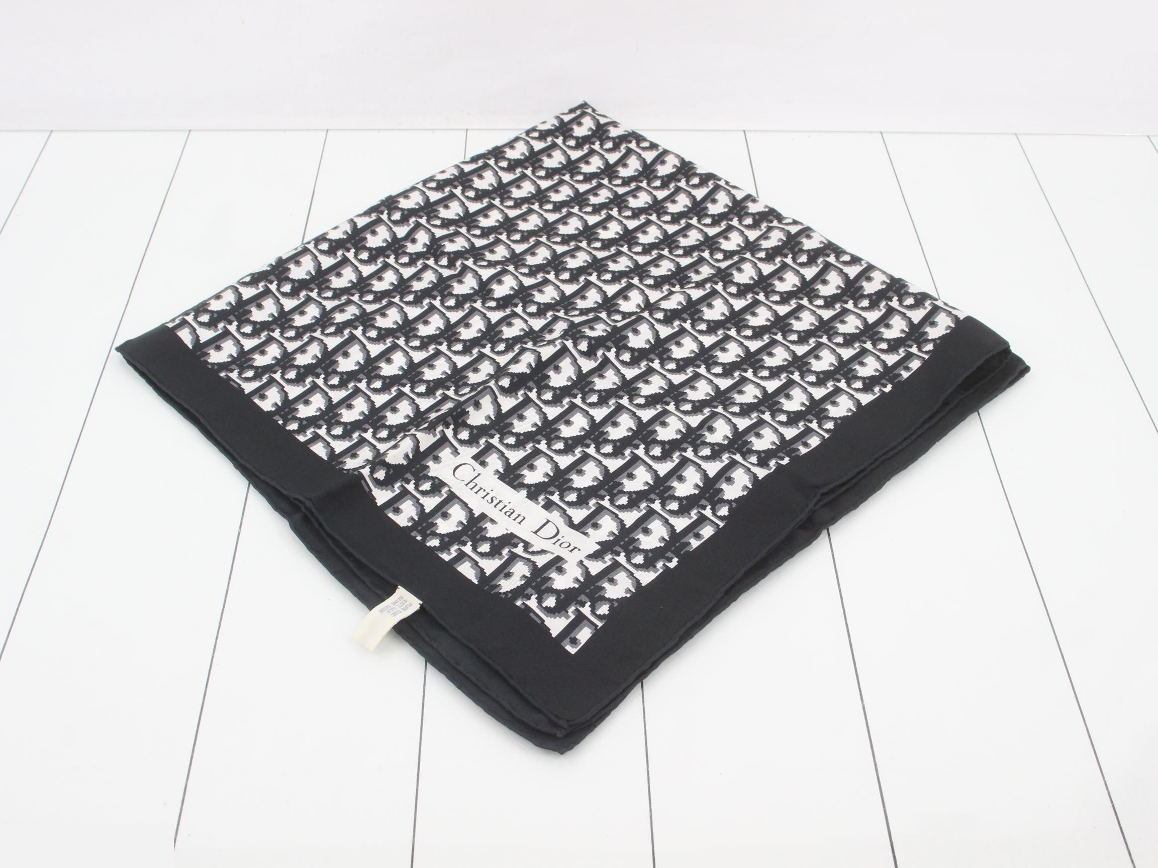 Trotter (accessories) / Scarves