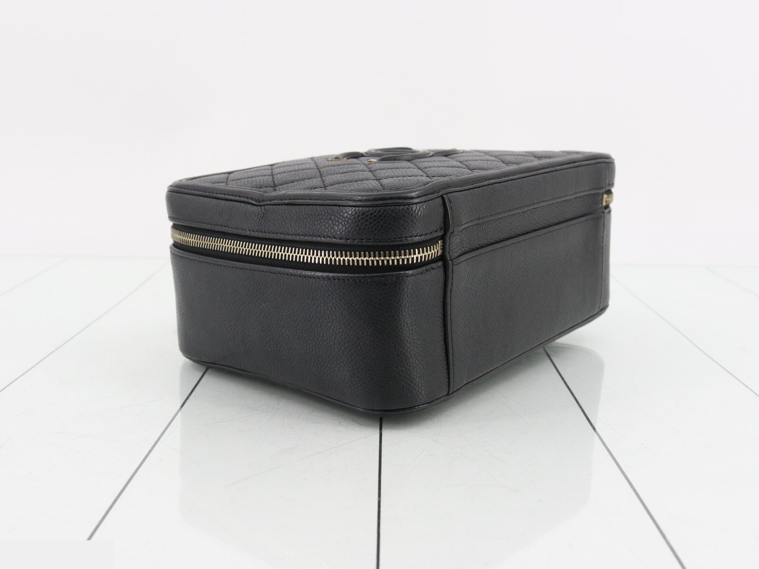 CC Filigree Caviar Skin Vanity Case, Unit No. 23 — view 5