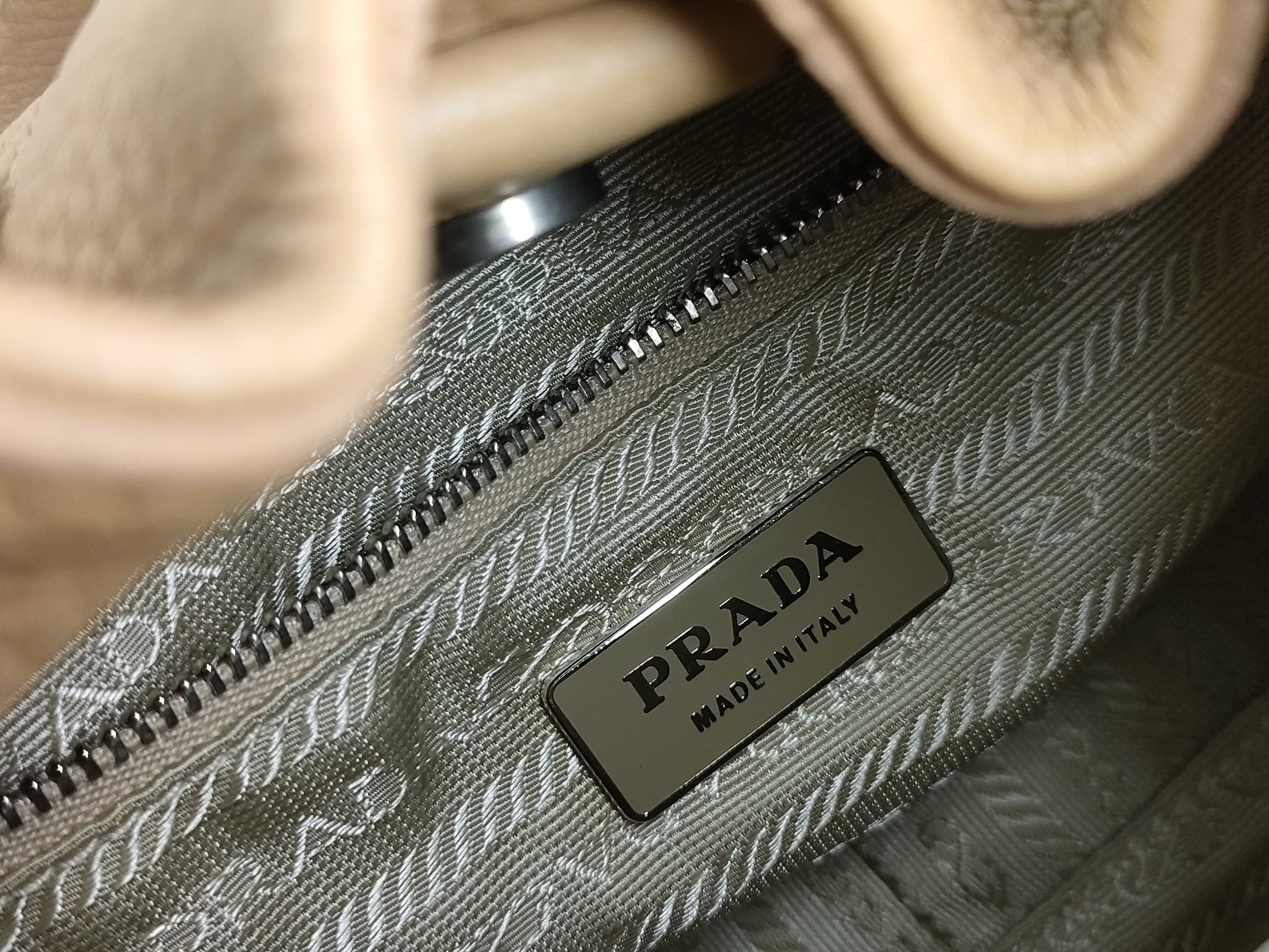 handbag, triangular logo, leather handbag — view 11