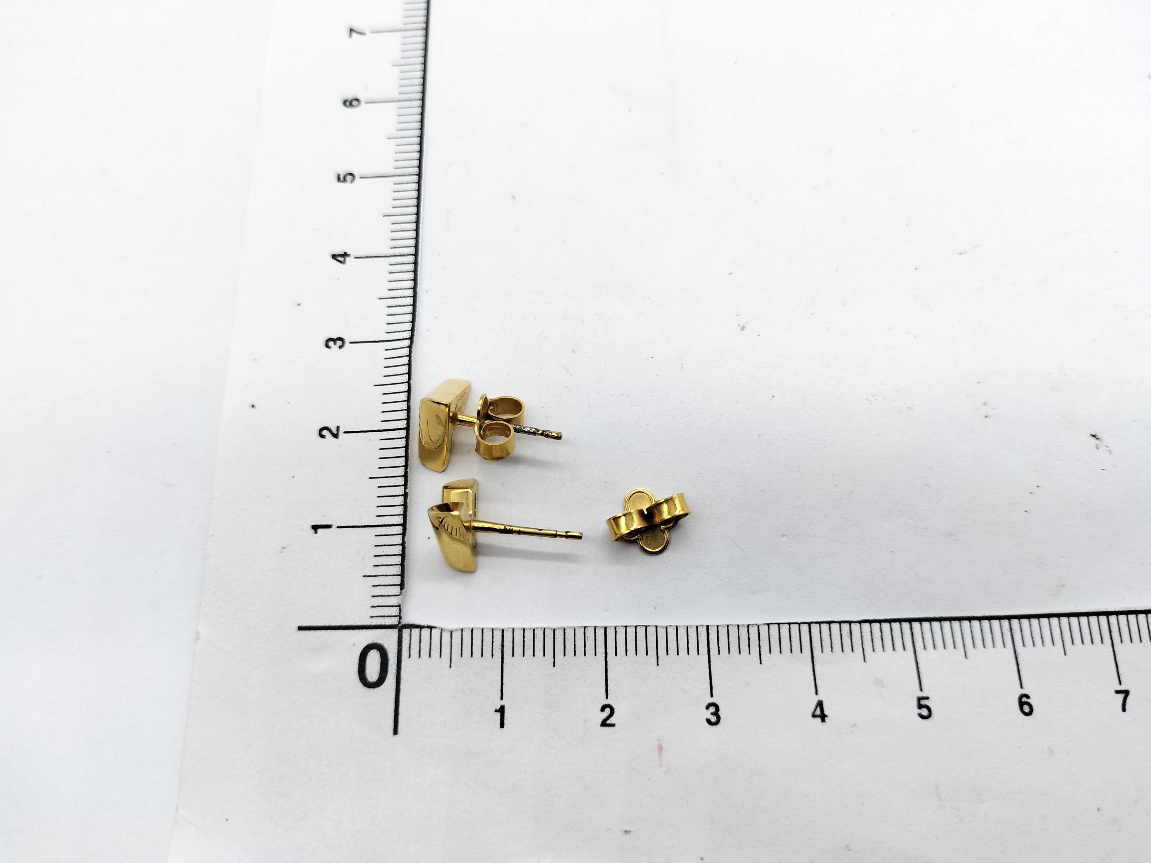 M68153 Essential V LE 0290 Earrings — view 7