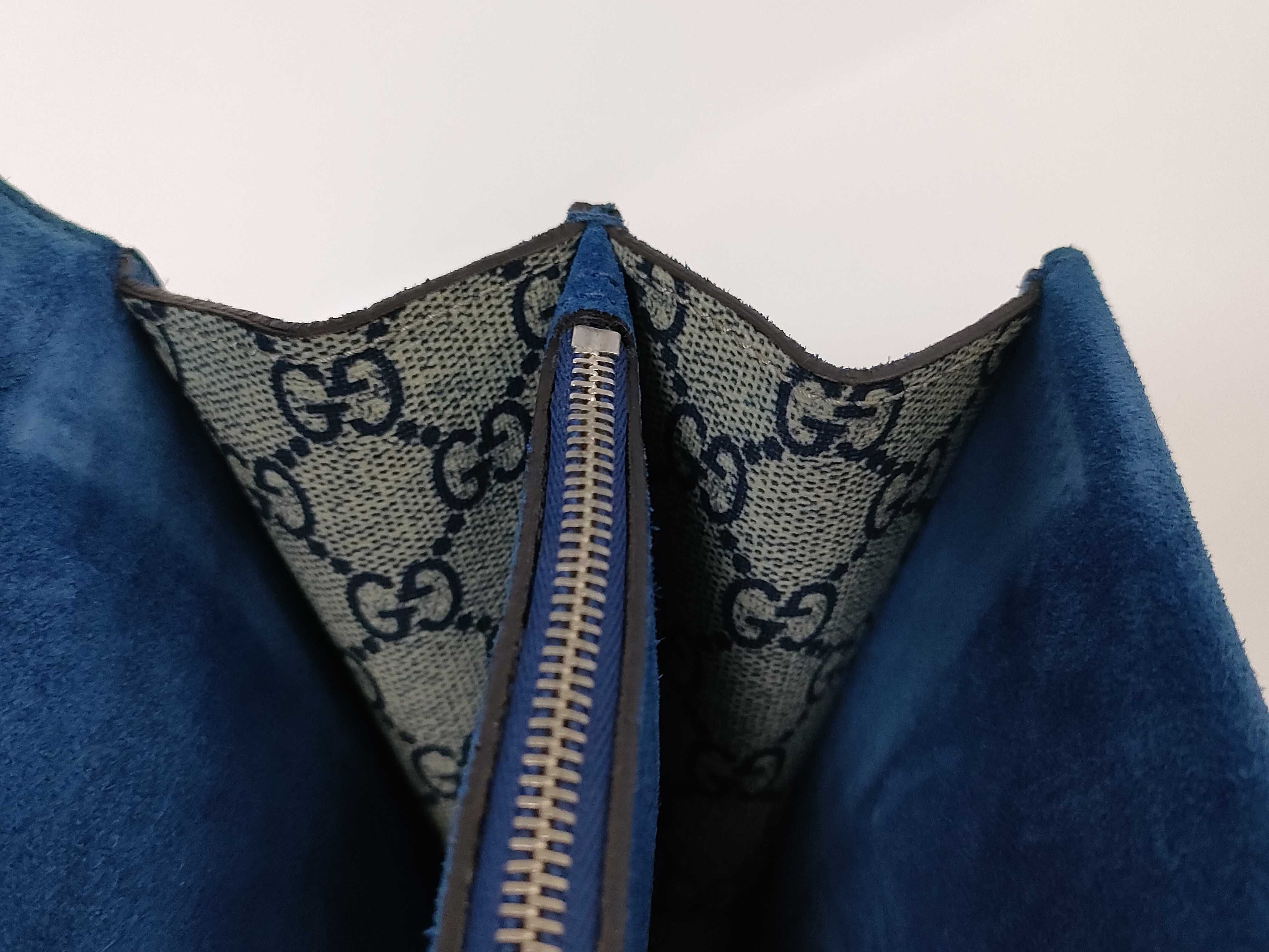 GG Supreme Shoulder Bag — view 13