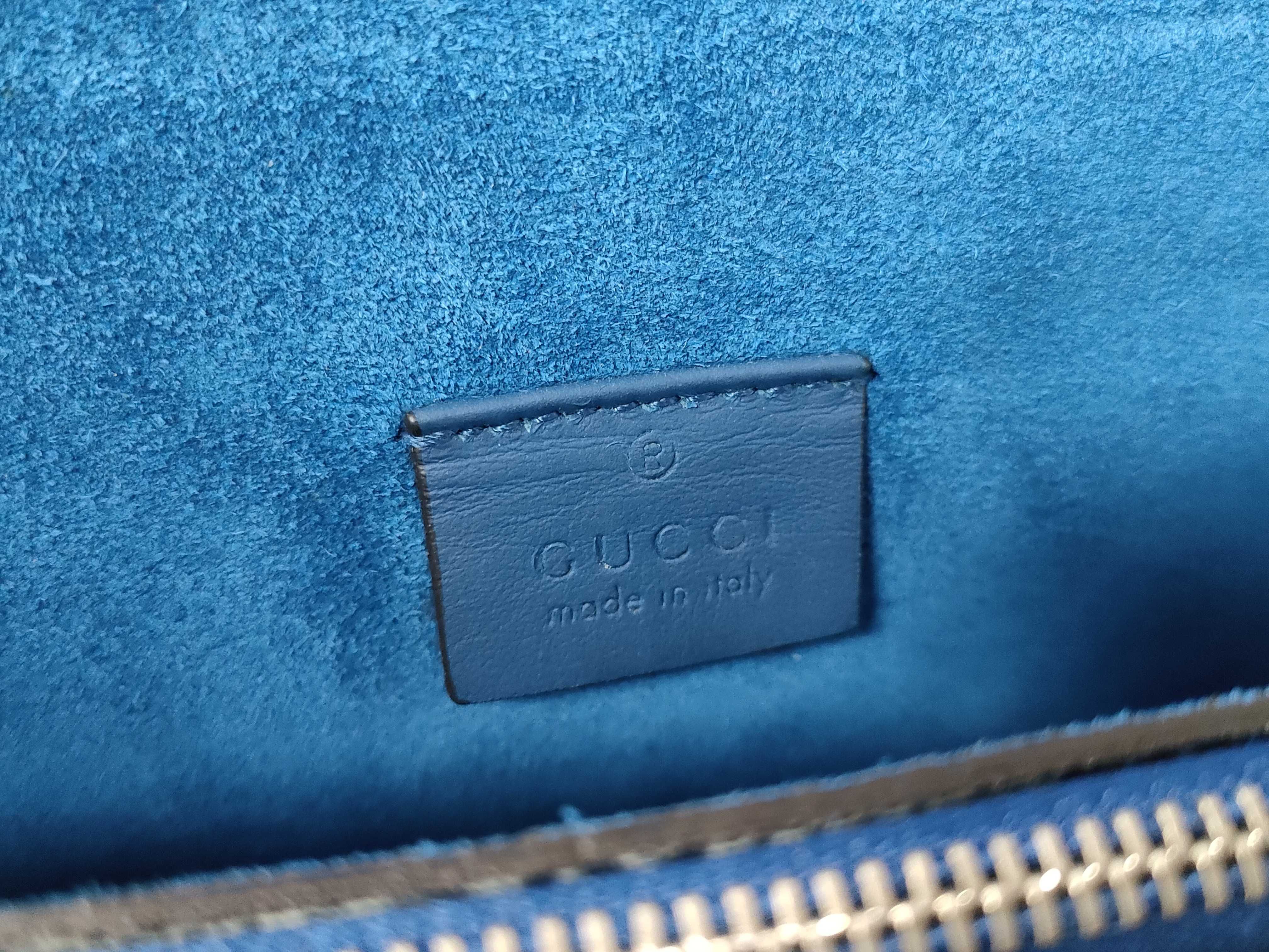GG Supreme Shoulder Bag — view 14