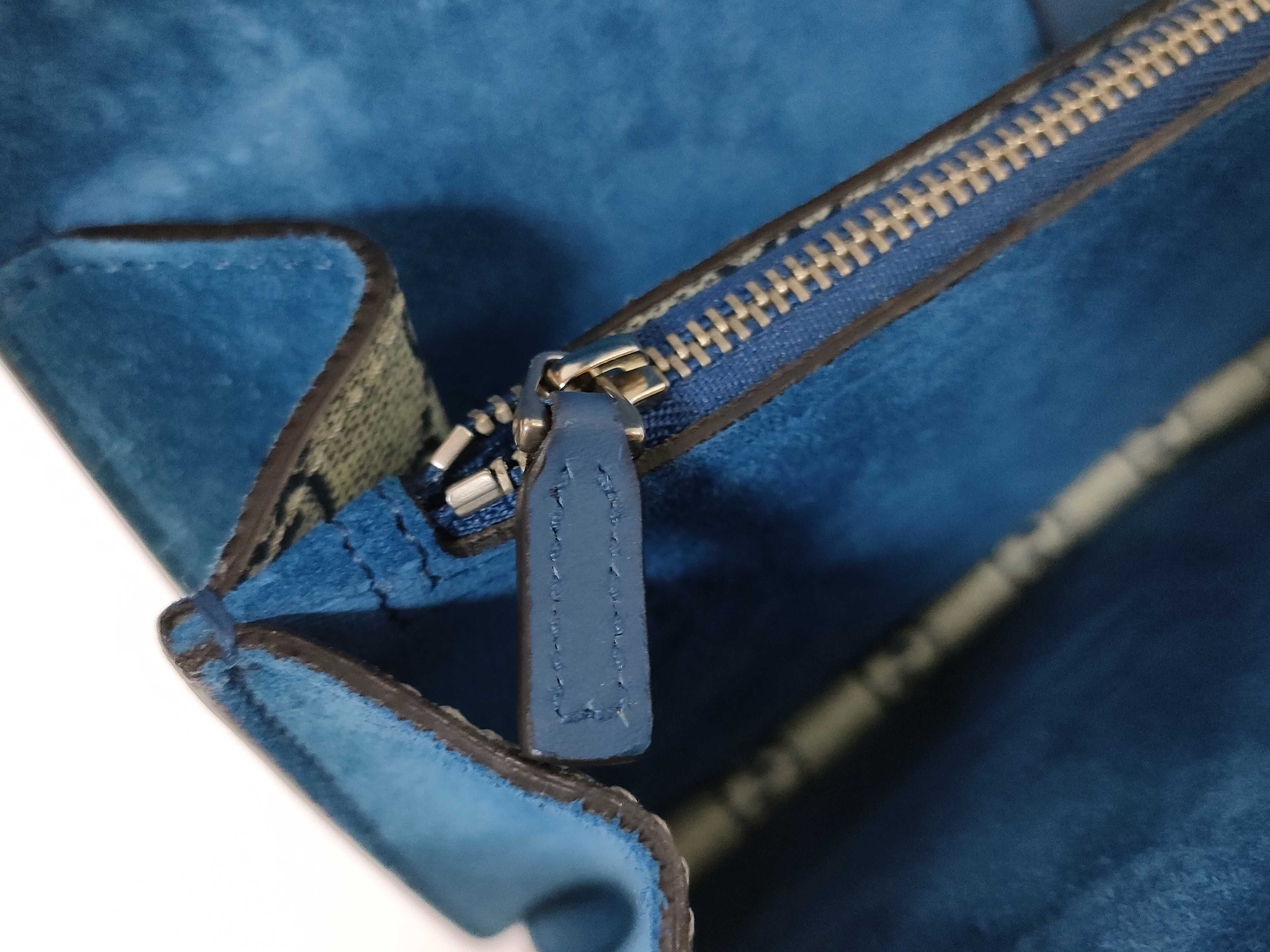 GG Supreme Shoulder Bag — view 15