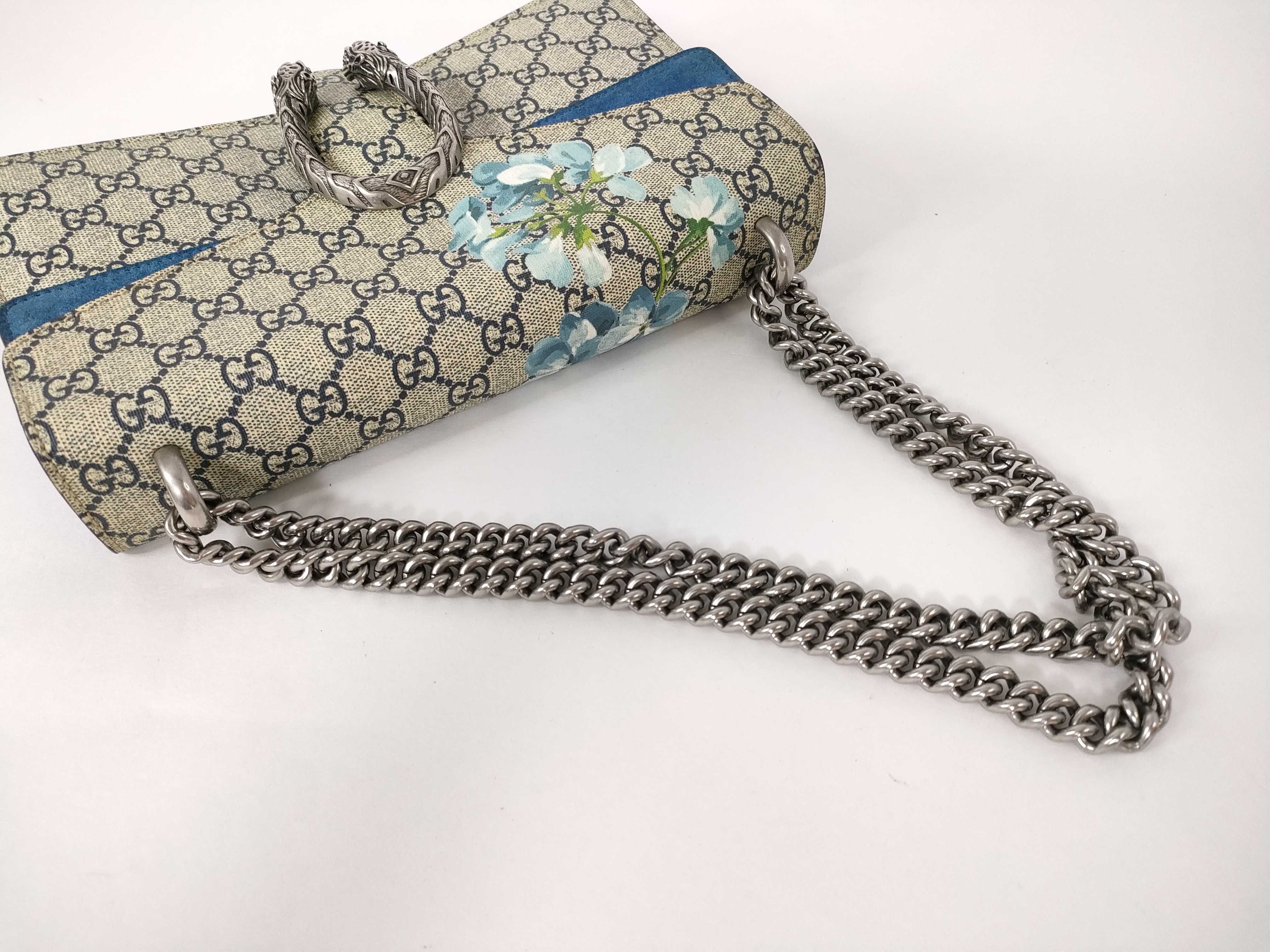 GG Supreme Shoulder Bag — view 3