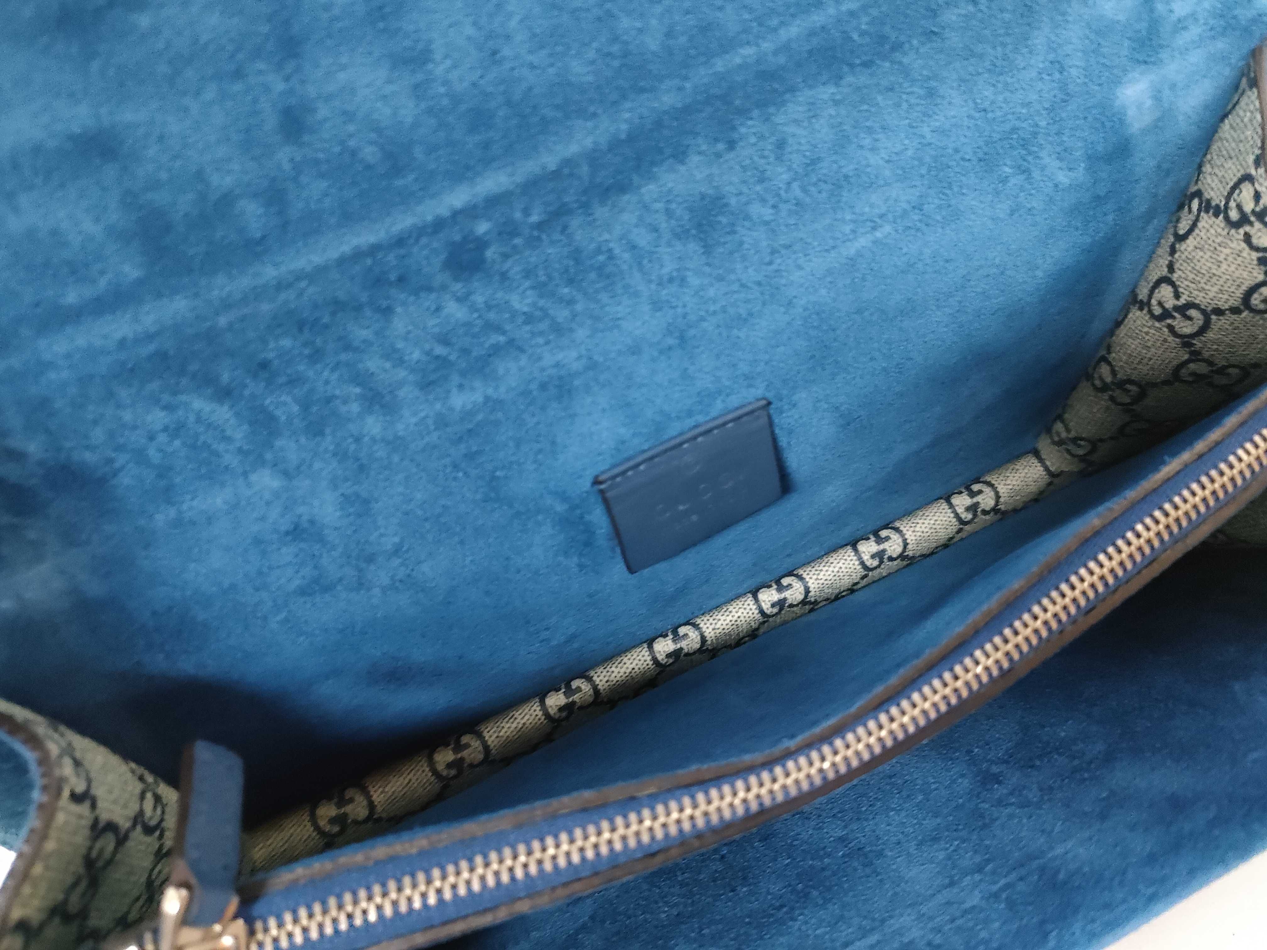 GG Supreme Shoulder Bag — view 9